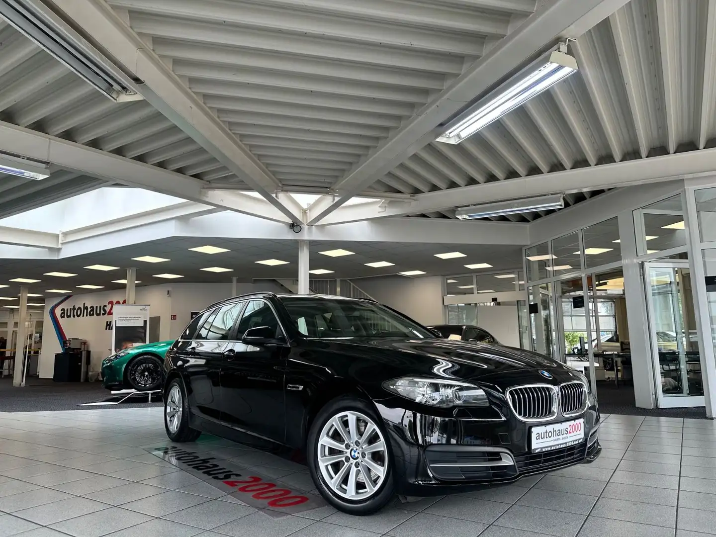 BMW 530 d xDrive Touring AUT./CAM/NAVI/HIFI/STANDHE Czarny - 1