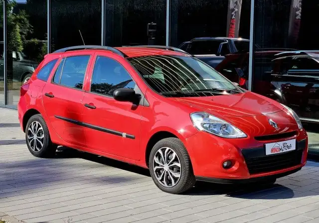 2011 Renault Clio in Red for sale