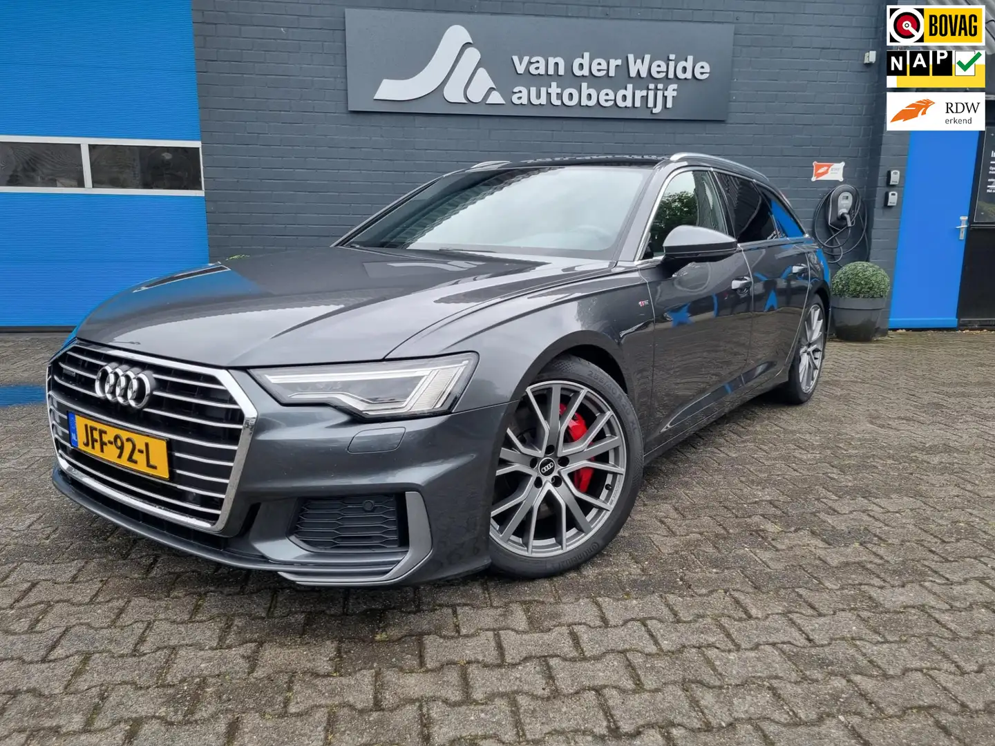 Audi A6 Avant 55 TFSI e quattro S edition Competition Spor Grijs - 1