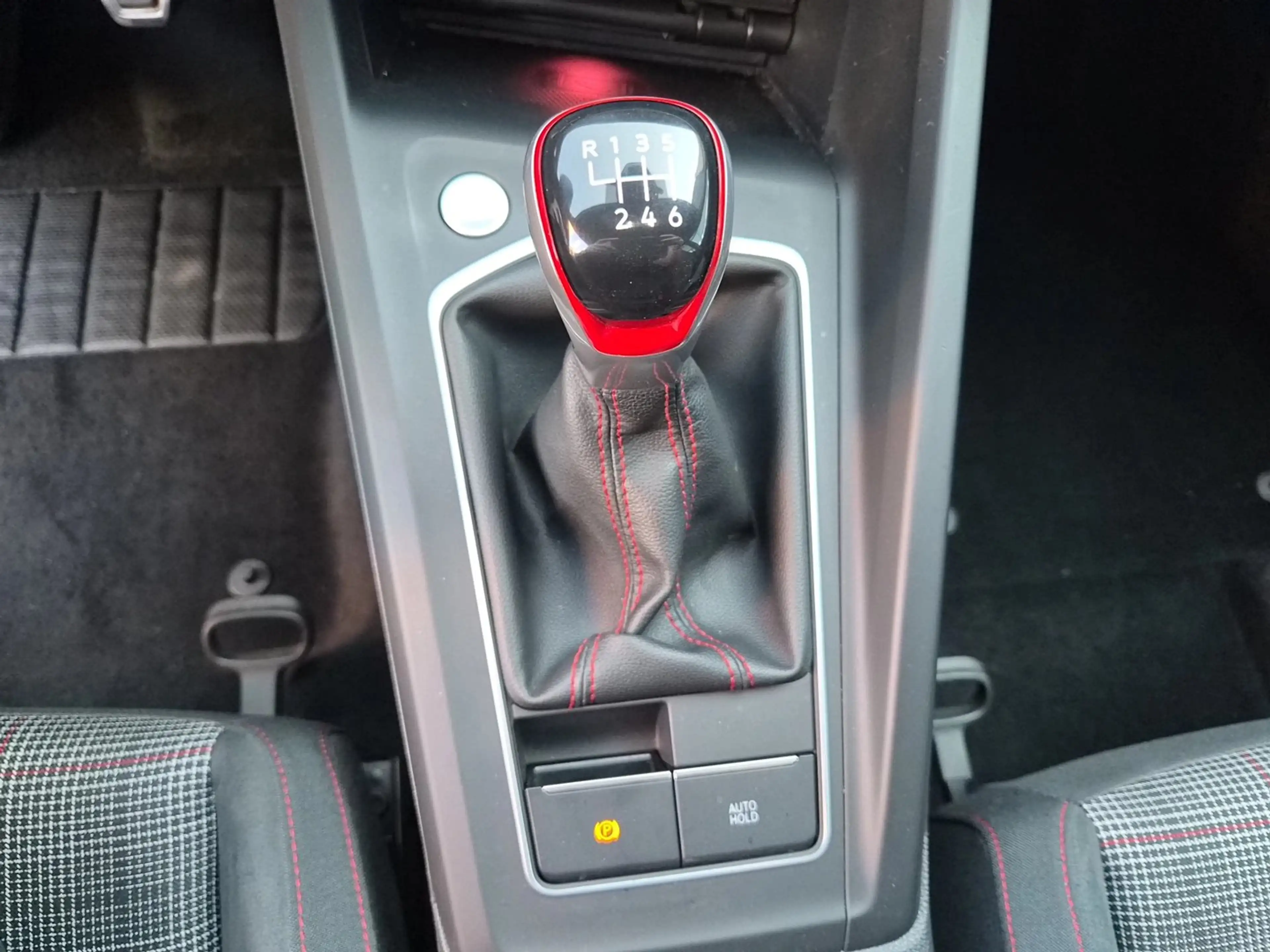 Volkswagen Golf GTI GTI — photo 14