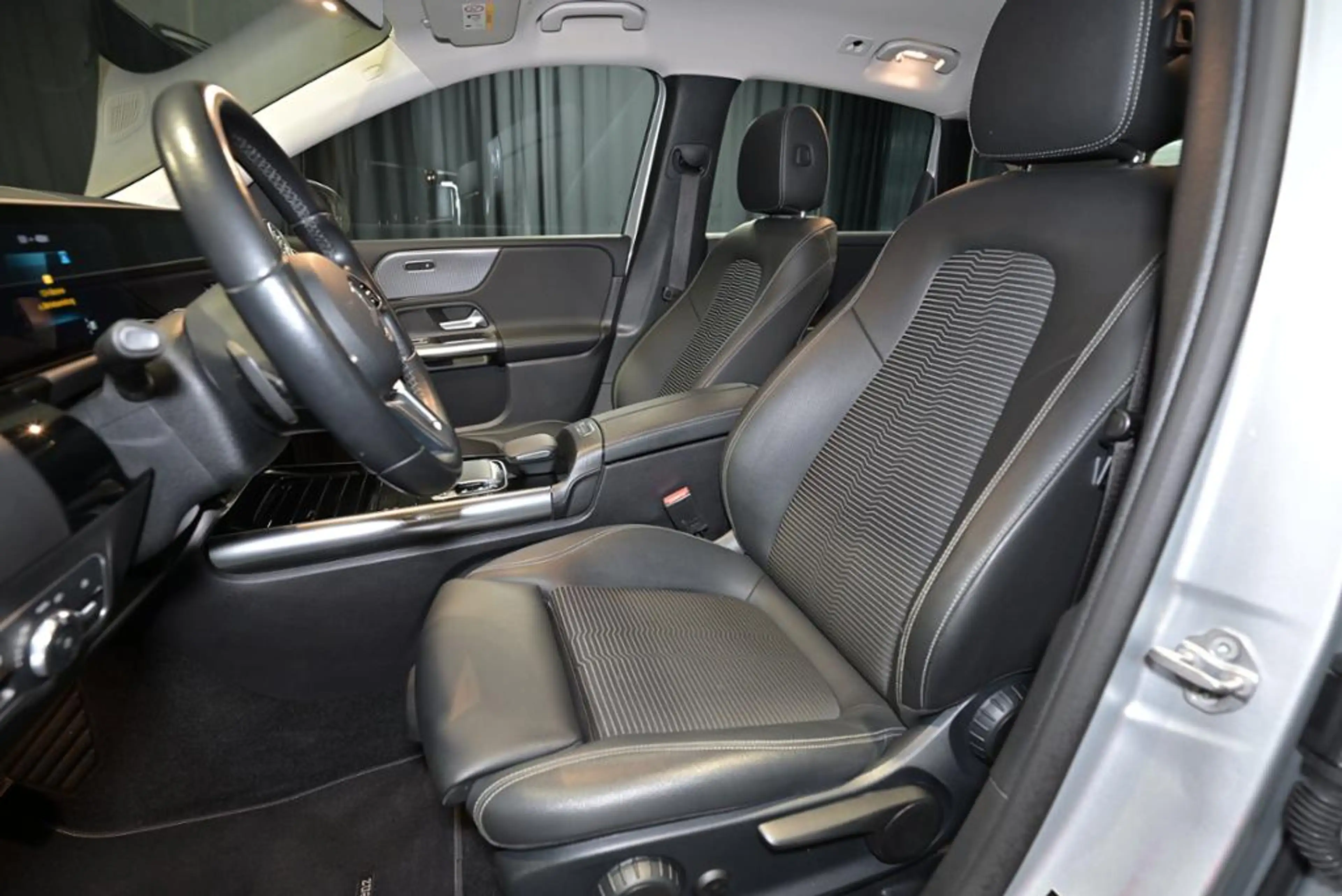 Mercedes-Benz B 220 4MATIC AHK/NAVI/MULTIB./RFK/KEYL. — photo 4