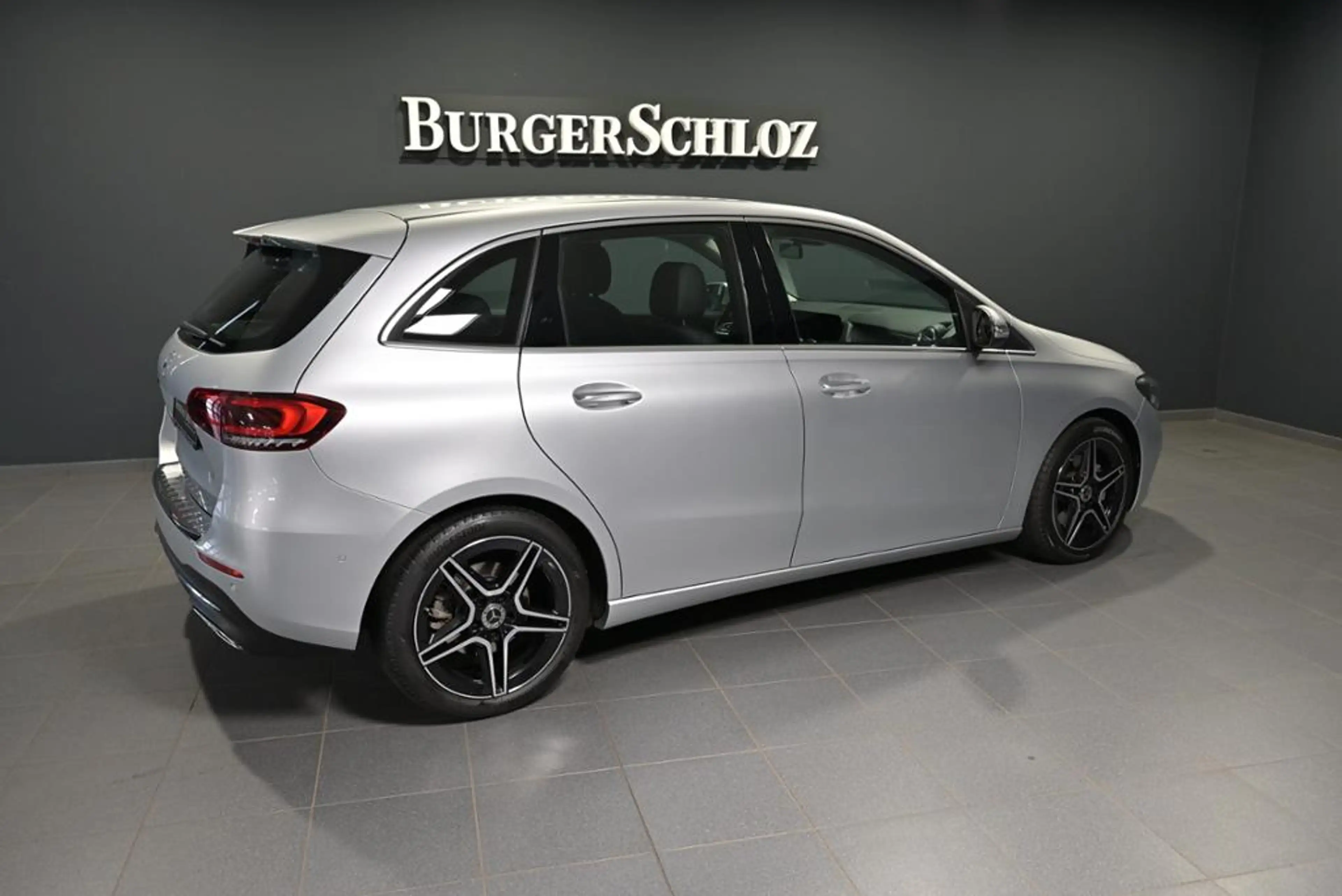 Mercedes-Benz B 220 4MATIC AHK/NAVI/MULTIB./RFK/KEYL. — photo 2