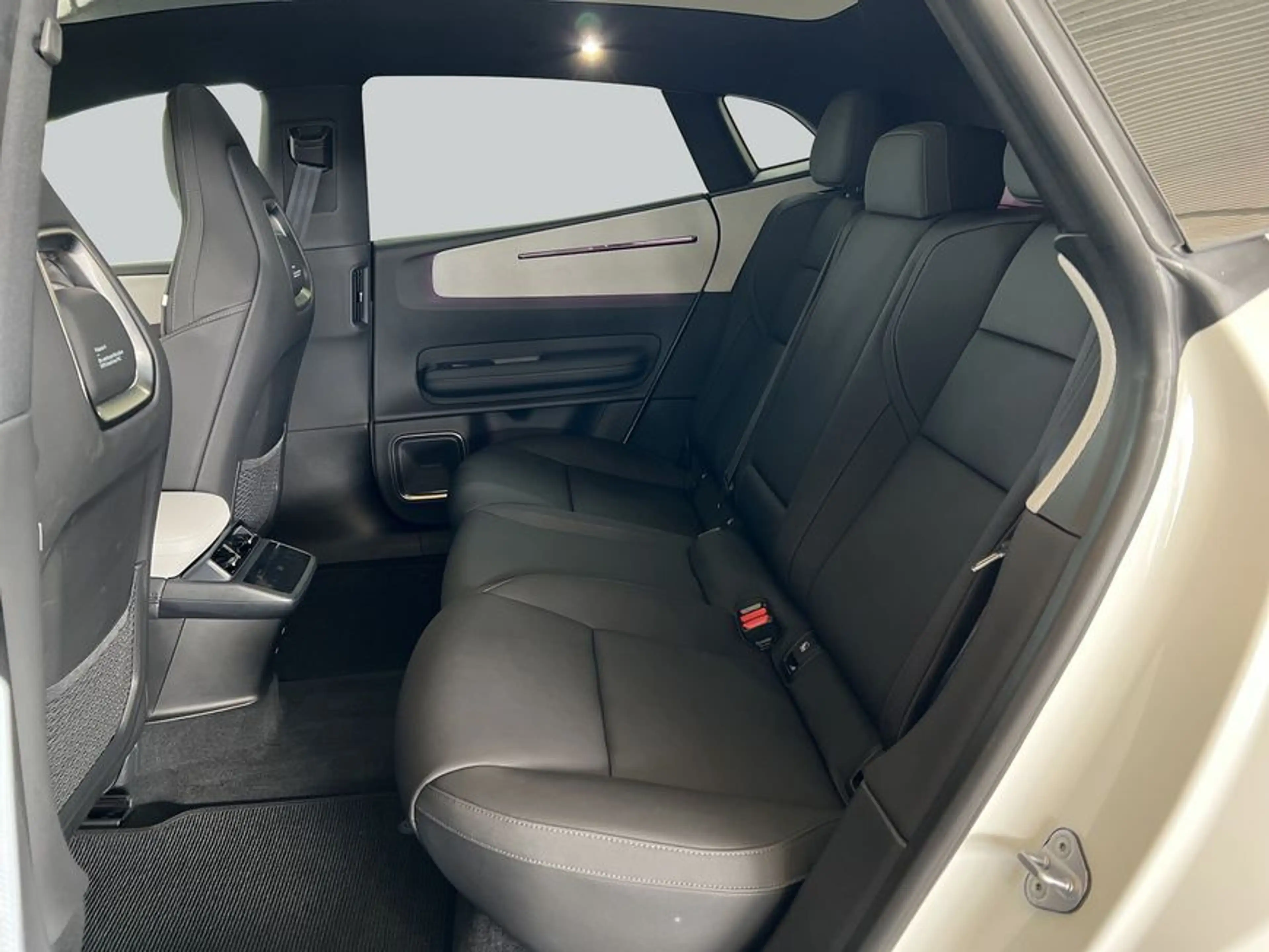 Polestar 4 Single-Motor PLUS Glasdach Pilot-Paket — photo 12
