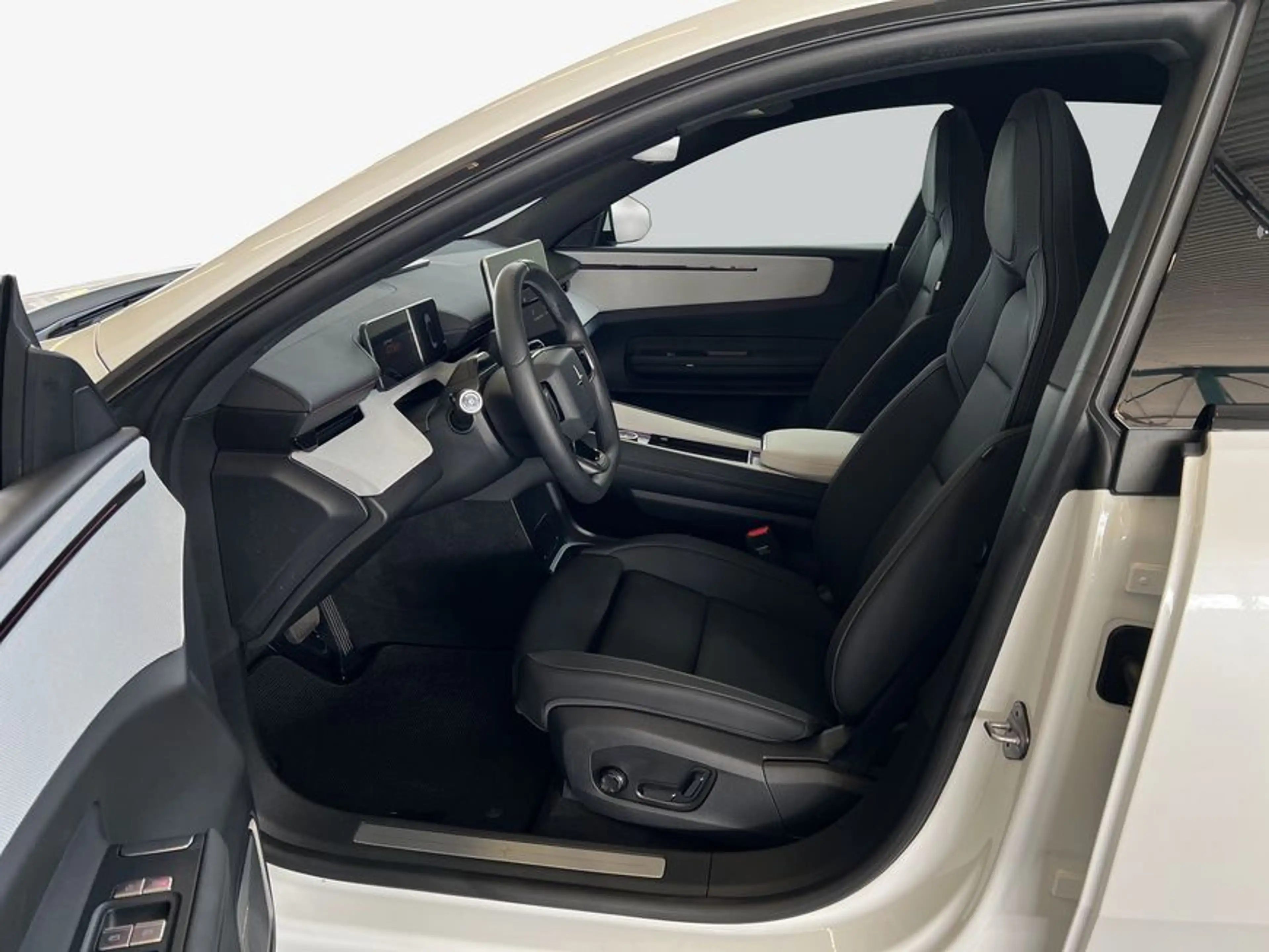 Polestar 4 Single-Motor PLUS Glasdach Pilot-Paket — photo 10
