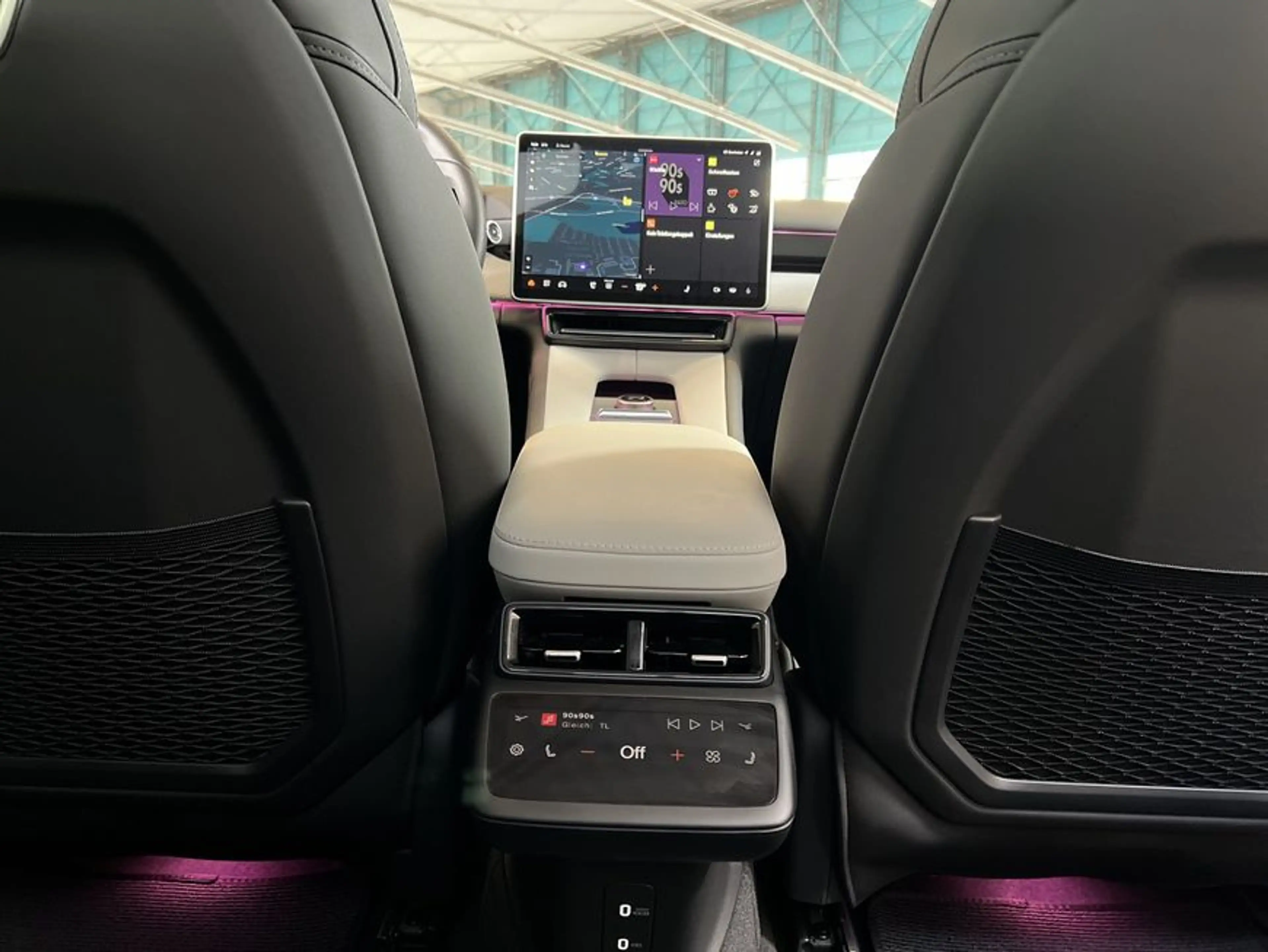 Polestar 4 Single-Motor PLUS Glasdach Pilot-Paket — photo 15