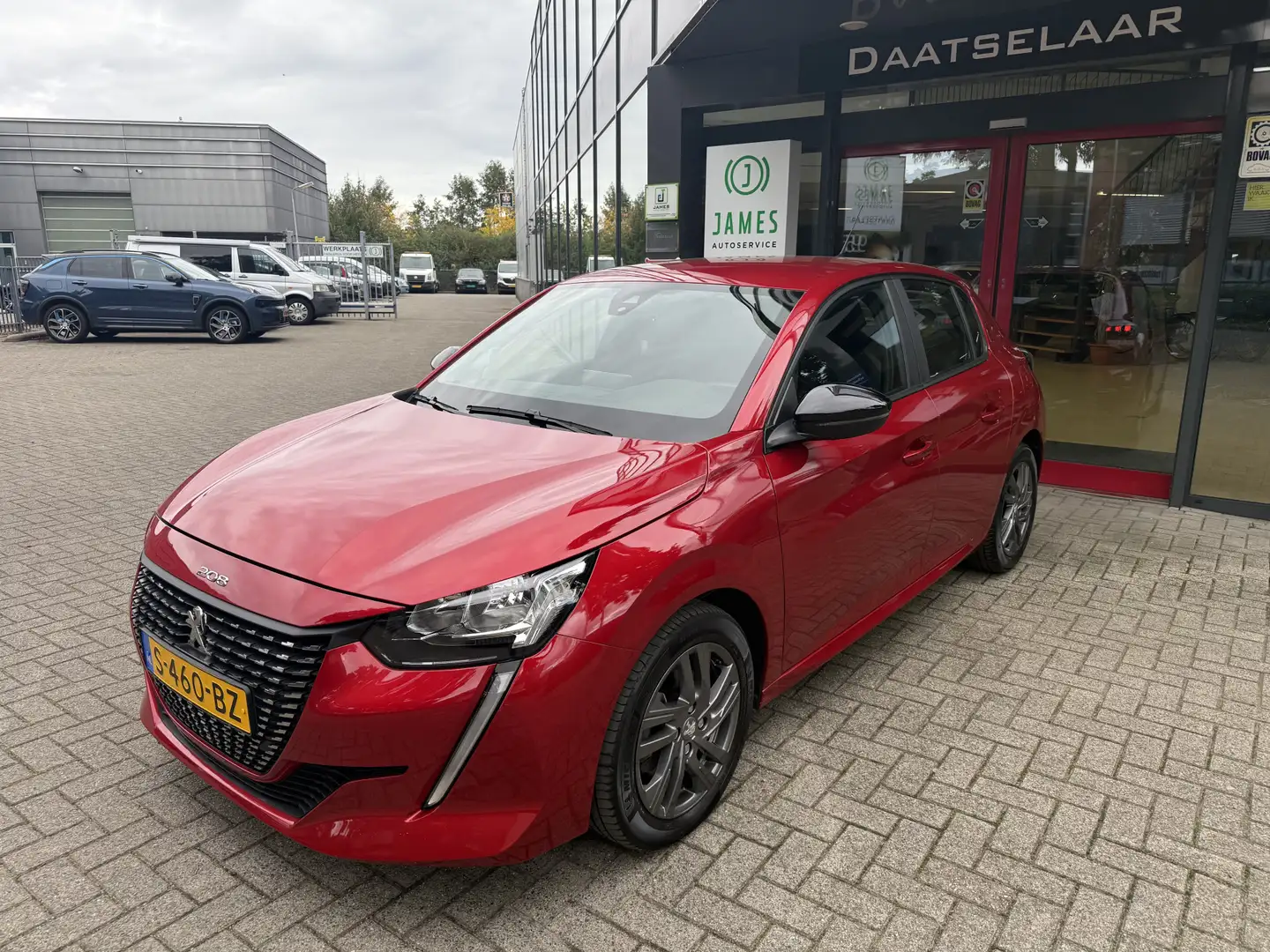 Peugeot 208 1.2 PureTech 100pk Navi Rood - 2