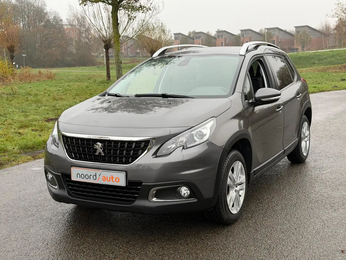 Peugeot 2008 1.2 PureTech Allure | Airco | Navi | Cruise Grau - 2