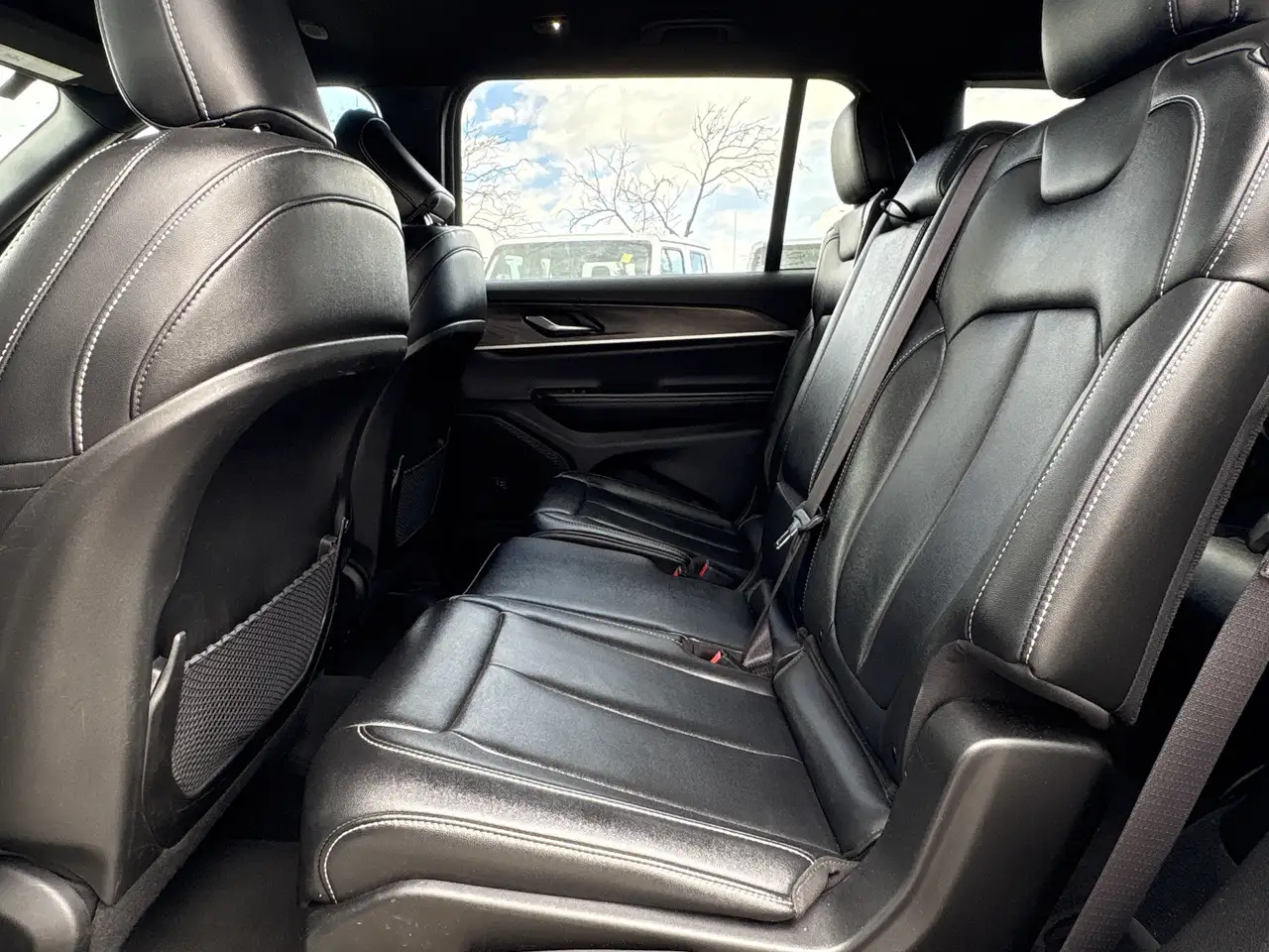 Jeep Grand Cherokee снимка Jeep Grand Cherokee