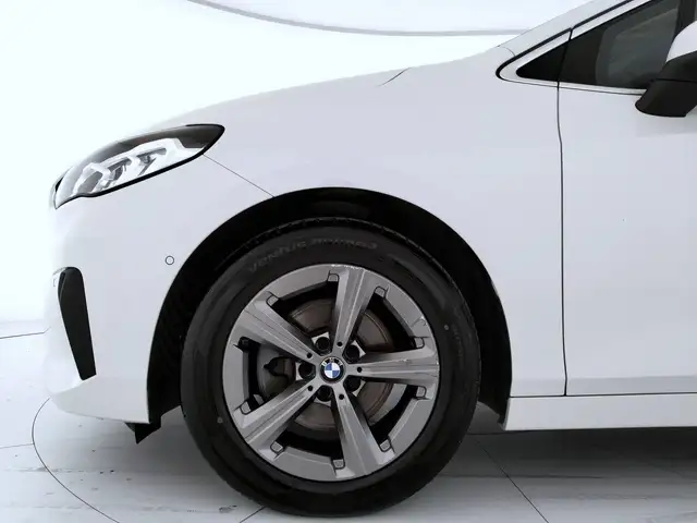 BMW 2 Series view 24