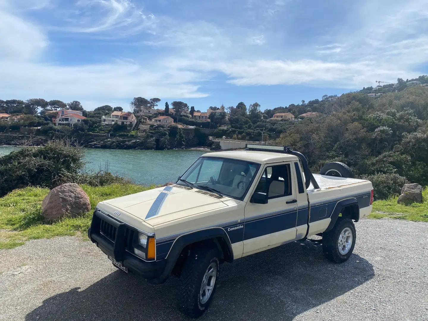 Jeep Comanche Bej - 1