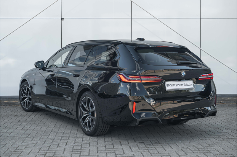 BMW 520 5 Serie Touring 520i M Sport Automaat / Trekhaak / — photo 2