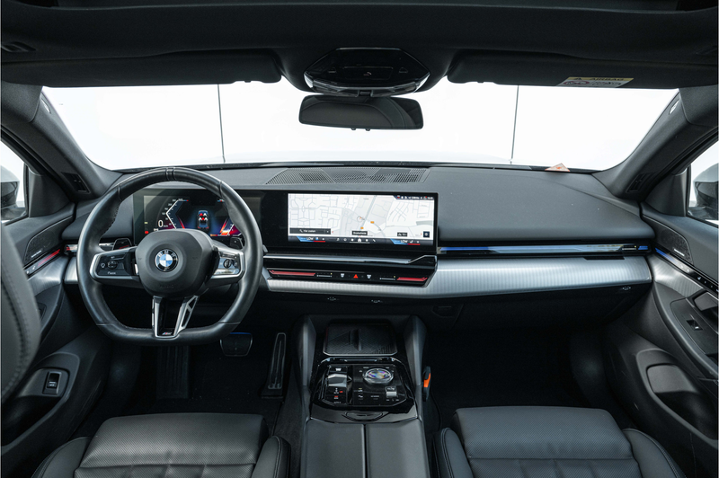 BMW 520 5 Serie Touring 520i M Sport Automaat / Trekhaak / — photo 3
