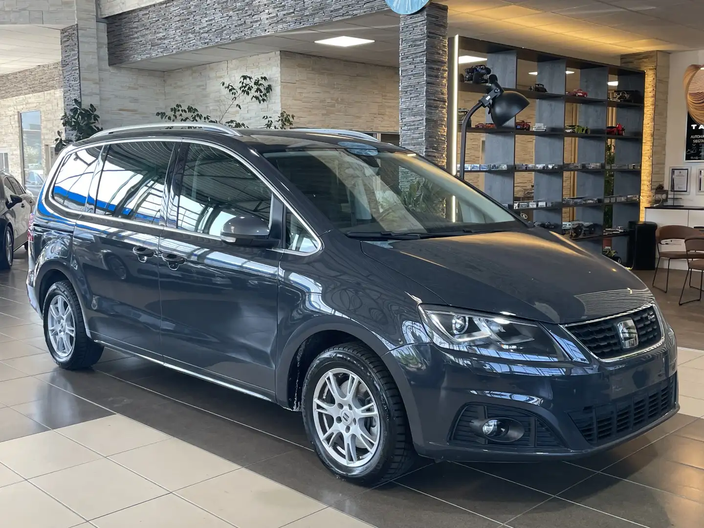 SEAT Alhambra FR-Line 7-Sitzer Bi-Xenon PDC SHZ BLIS Grau - 1
