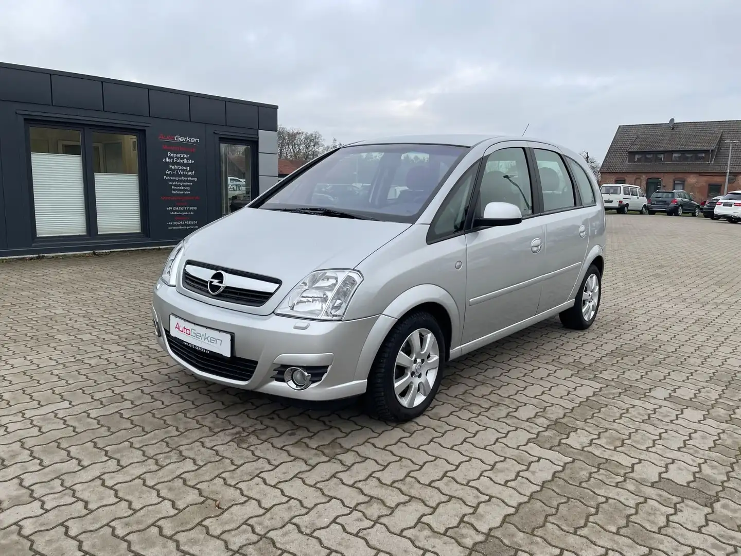 Opel Meriva 1.8 Cosmo Automatik 25.047 KM 1HD Silber - 1
