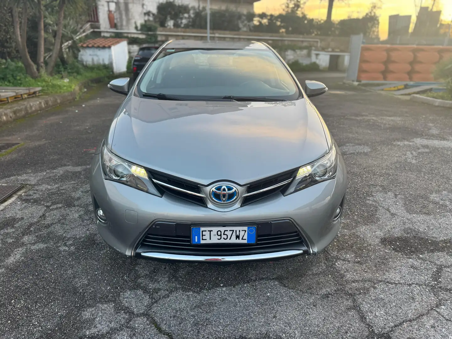 Toyota Auris Auris 5p 1.8h Active eco Gris - 1