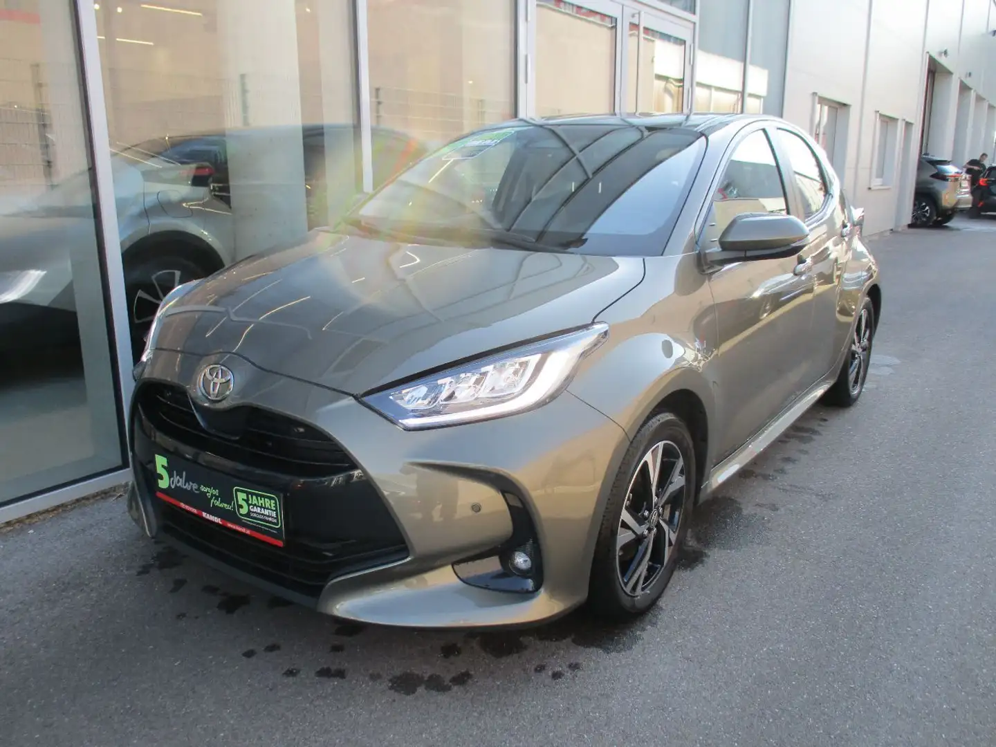 Toyota Yaris 1.5 VVT-i Hybrid Active Drive SHZ+Kam.+LM Braun - 2
