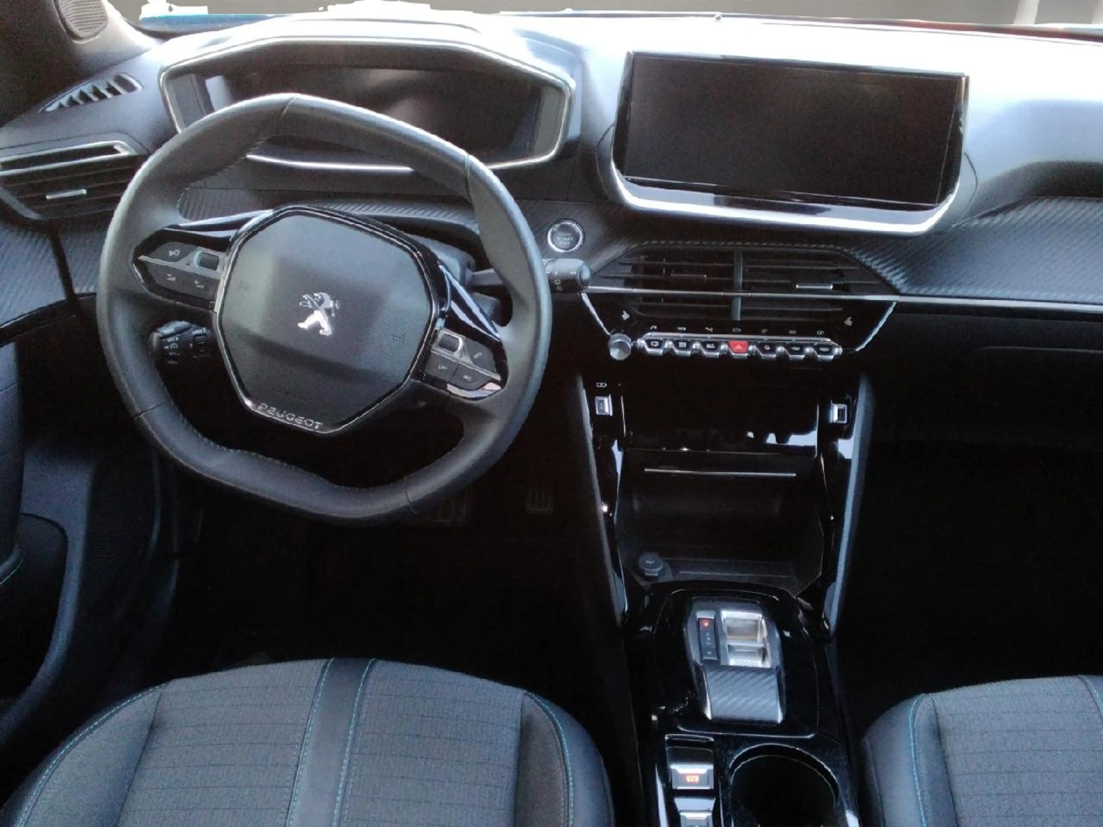 Peugeot e-2008 e- Allure Pack — photo 14