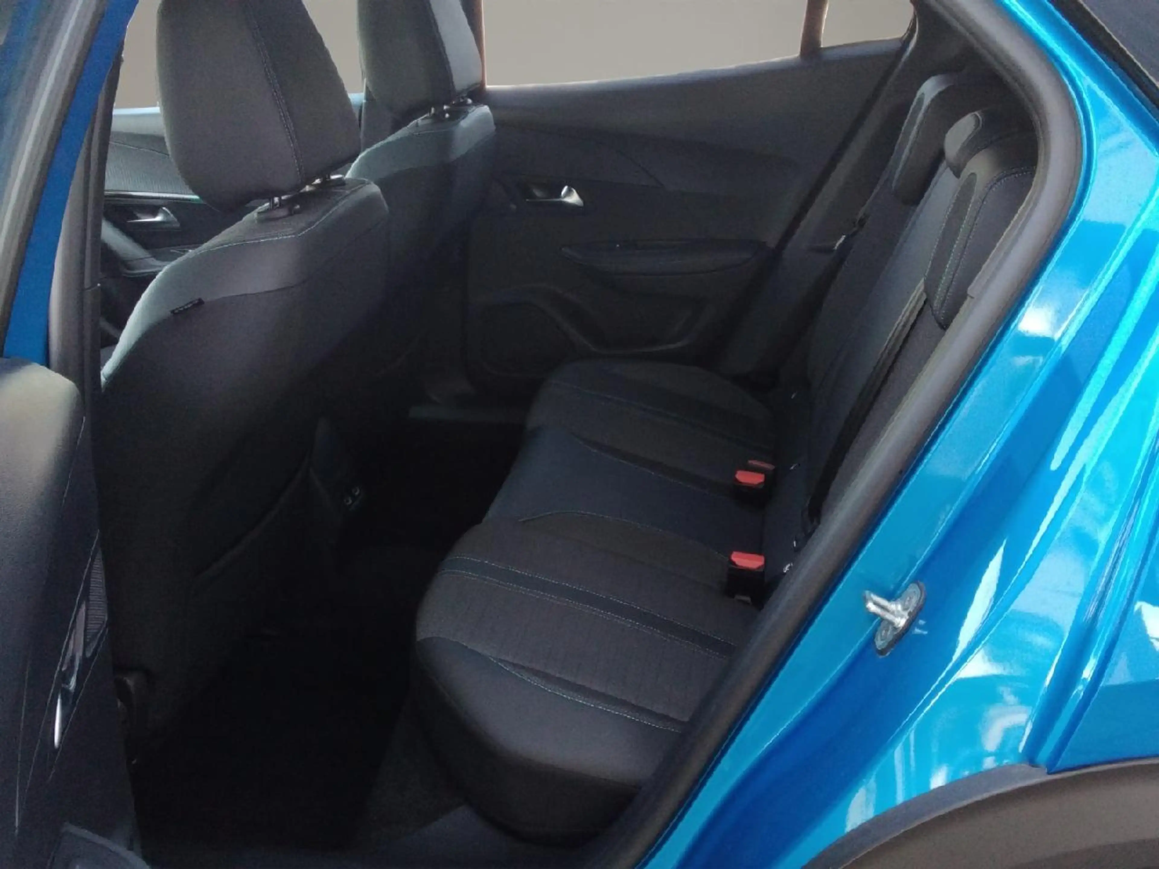 Peugeot e-2008 e- Allure Pack — photo 13