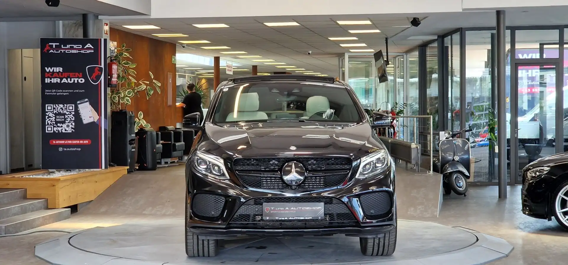 Mercedes-Benz GLE 350 d 4Matic Coupe AMG-Paket Aut. *Soft Close*Head-up* Schwarz - 2