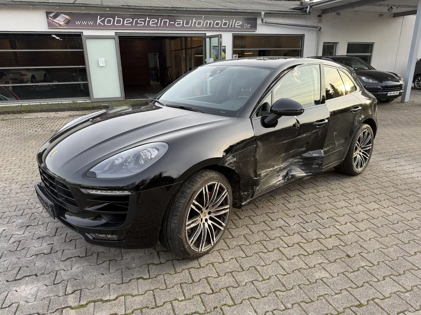 Porsche Macan GTS Sport Design Paket Nero - 1