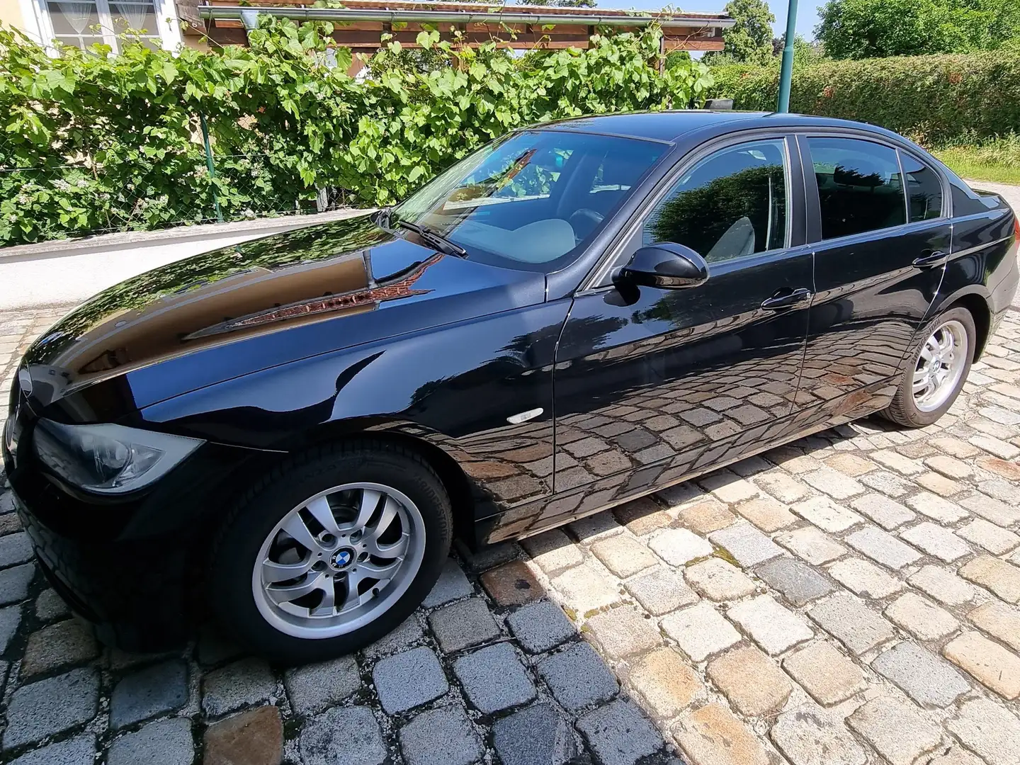 BMW 318 318d Österreich-Paket Schwarz - 1