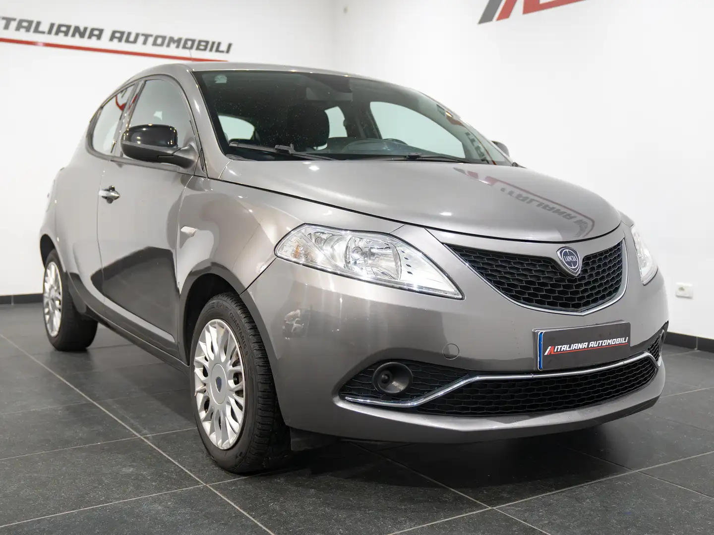 Lancia Ypsilon Ypsilon 1.2 Gold 69cv Grau - 1