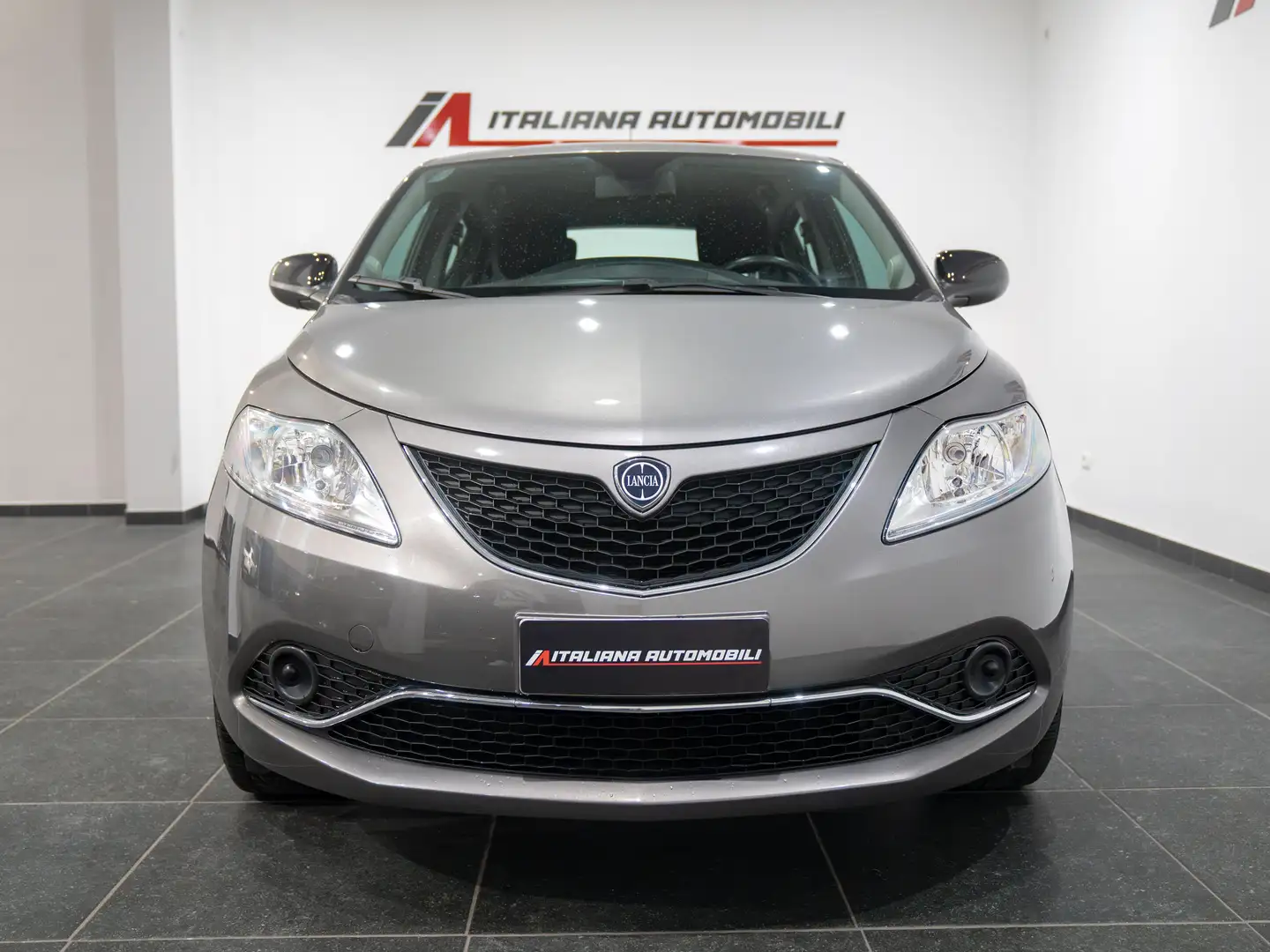 Lancia Ypsilon Ypsilon 1.2 Gold 69cv Grau - 2