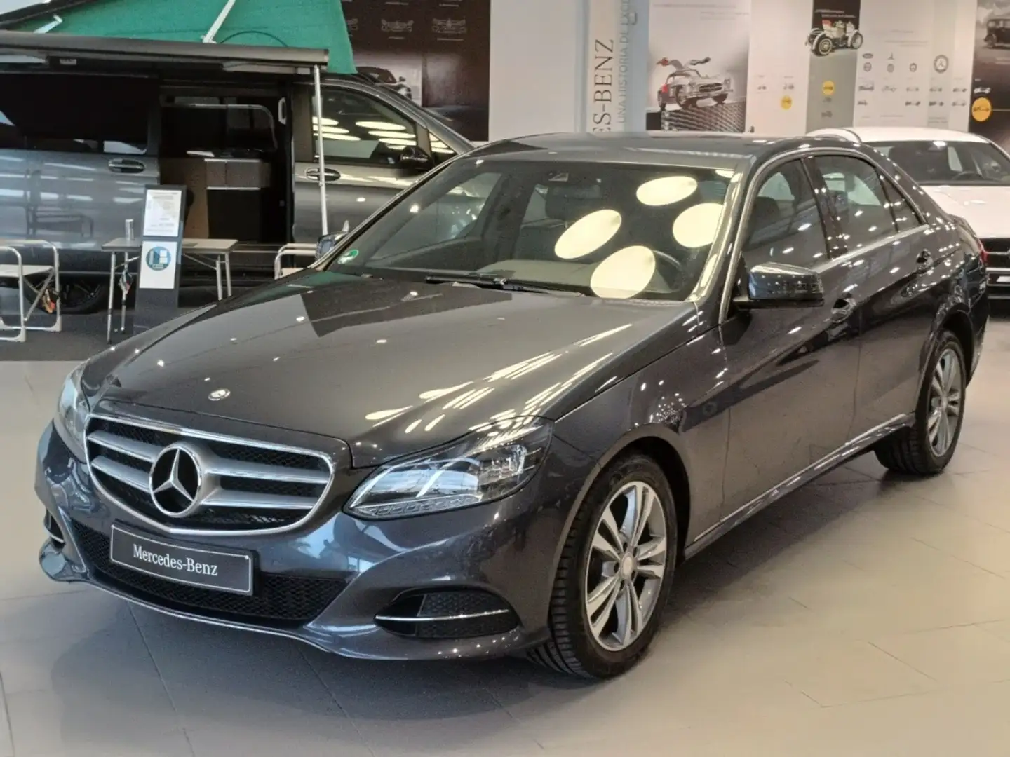 Mercedes-Benz E 250 Avantgarde 7G Plus Gris - 1