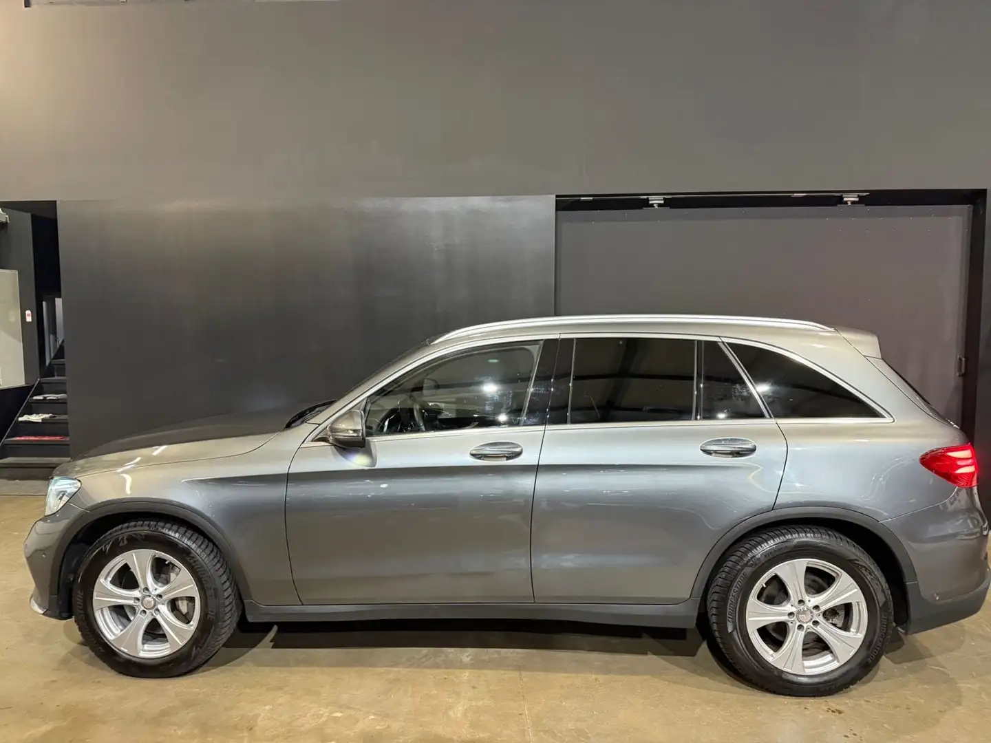 Mercedes-Benz GLC 220 GLC220 d 4Matic AHK/PANO/DISTRO/LED/NAVI Grau - 2