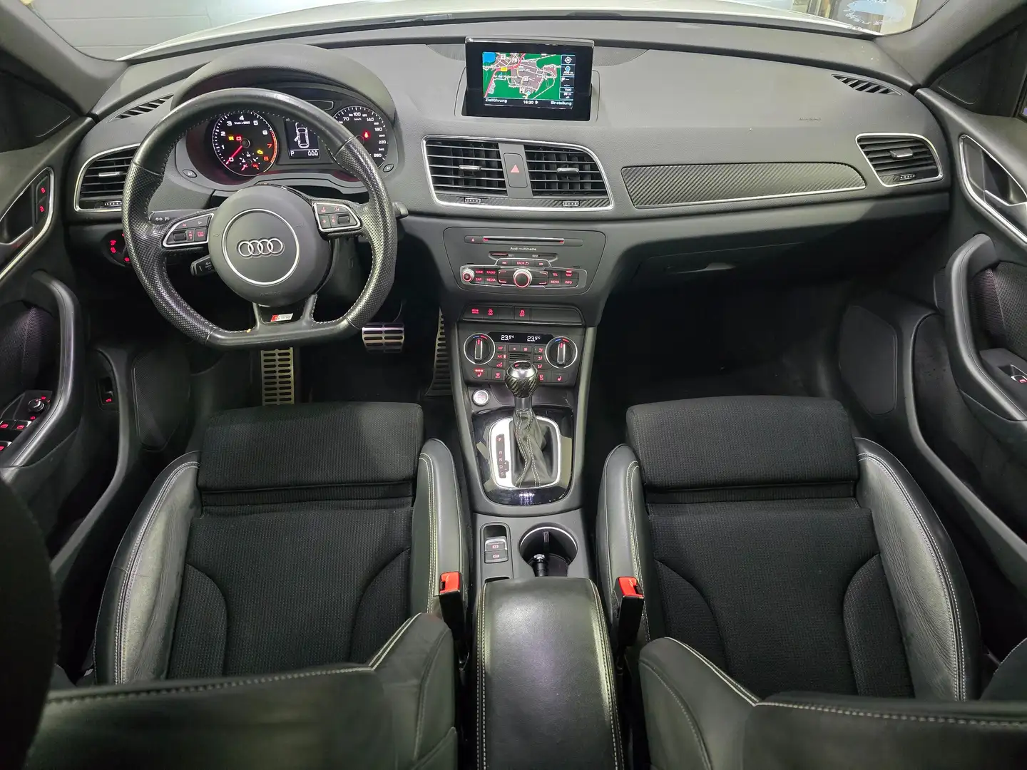 Audi Q3 S tronic, S Line 2x, AHK, LED, NAVI, SH, BlackLine Weiß - 2