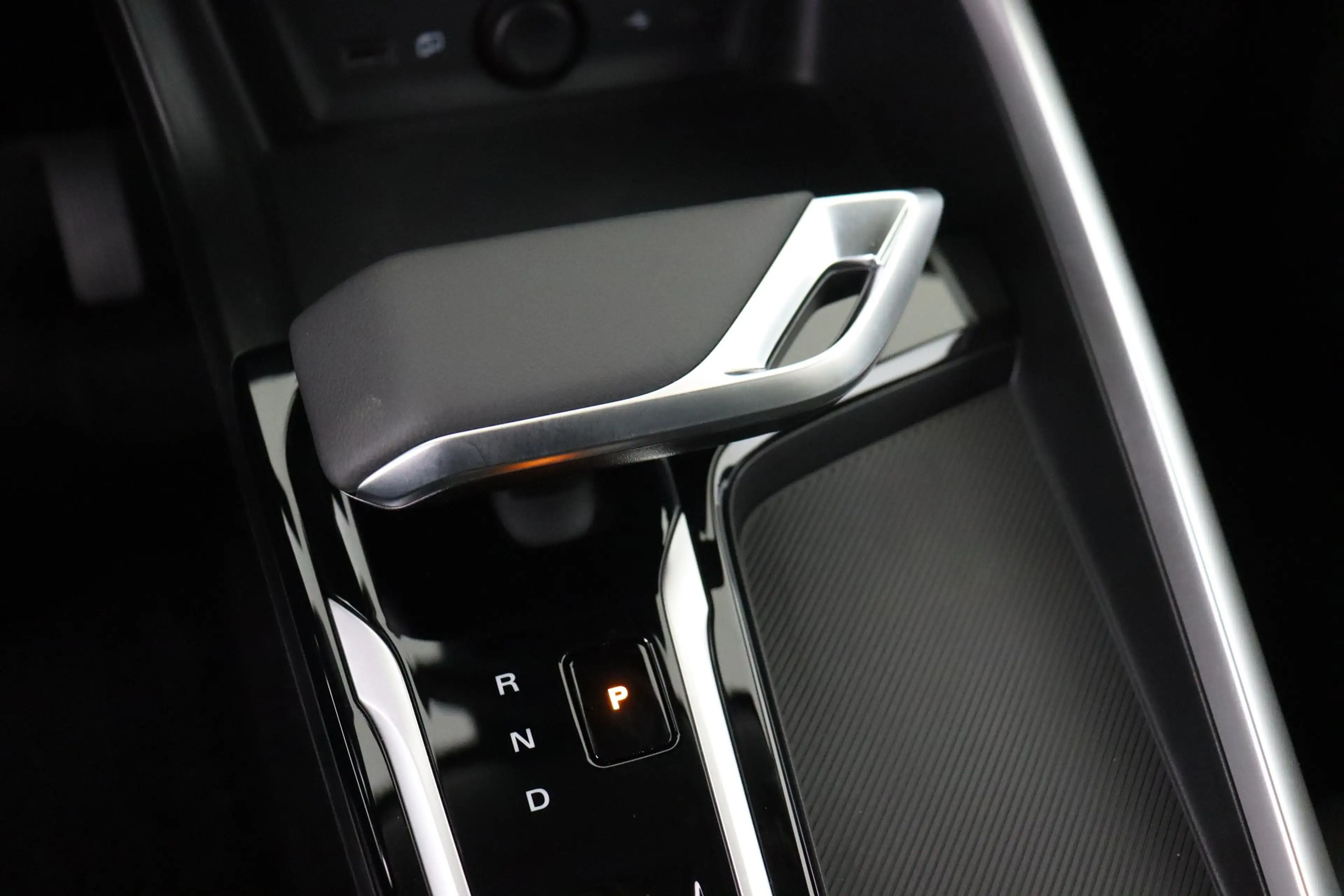MG ZS 1.5 L LUXURY HYBRIDE + CARPLAY + GPS + CAMERA + PD — photo 12