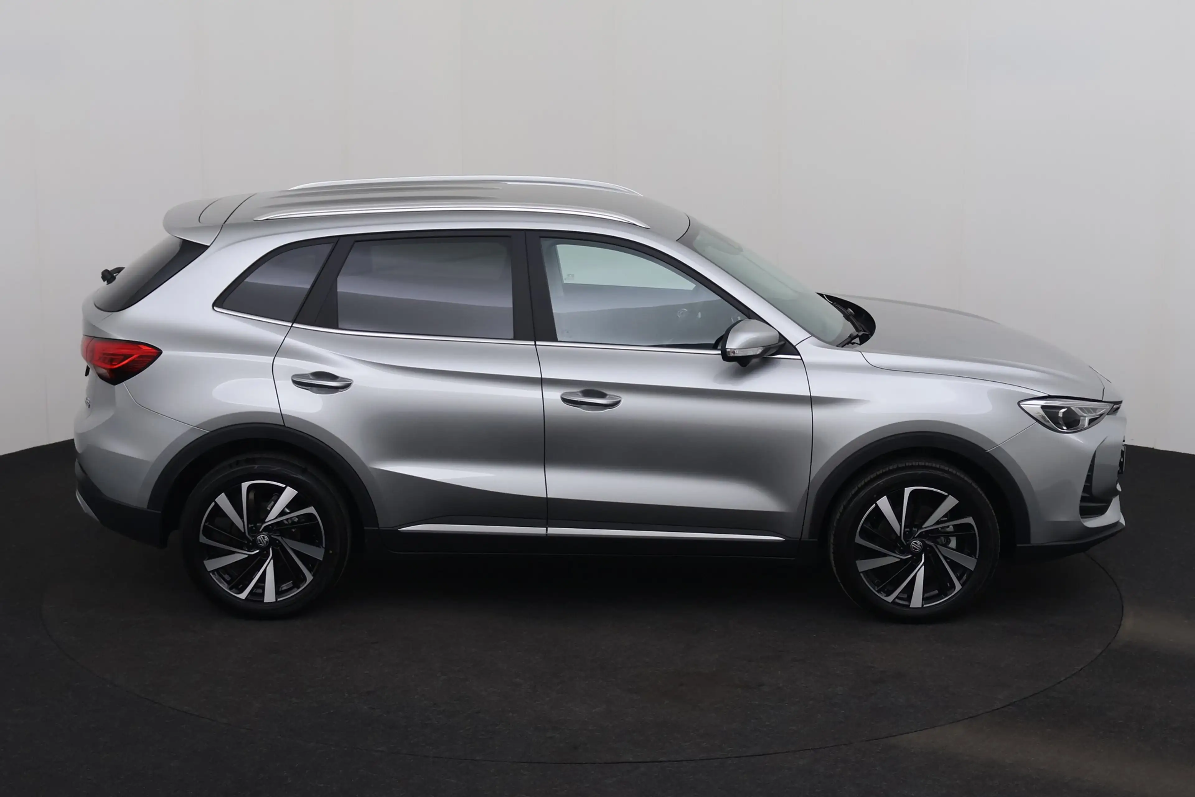 MG ZS 1.5 L LUXURY HYBRIDE + CARPLAY + GPS + CAMERA + PD — photo 5