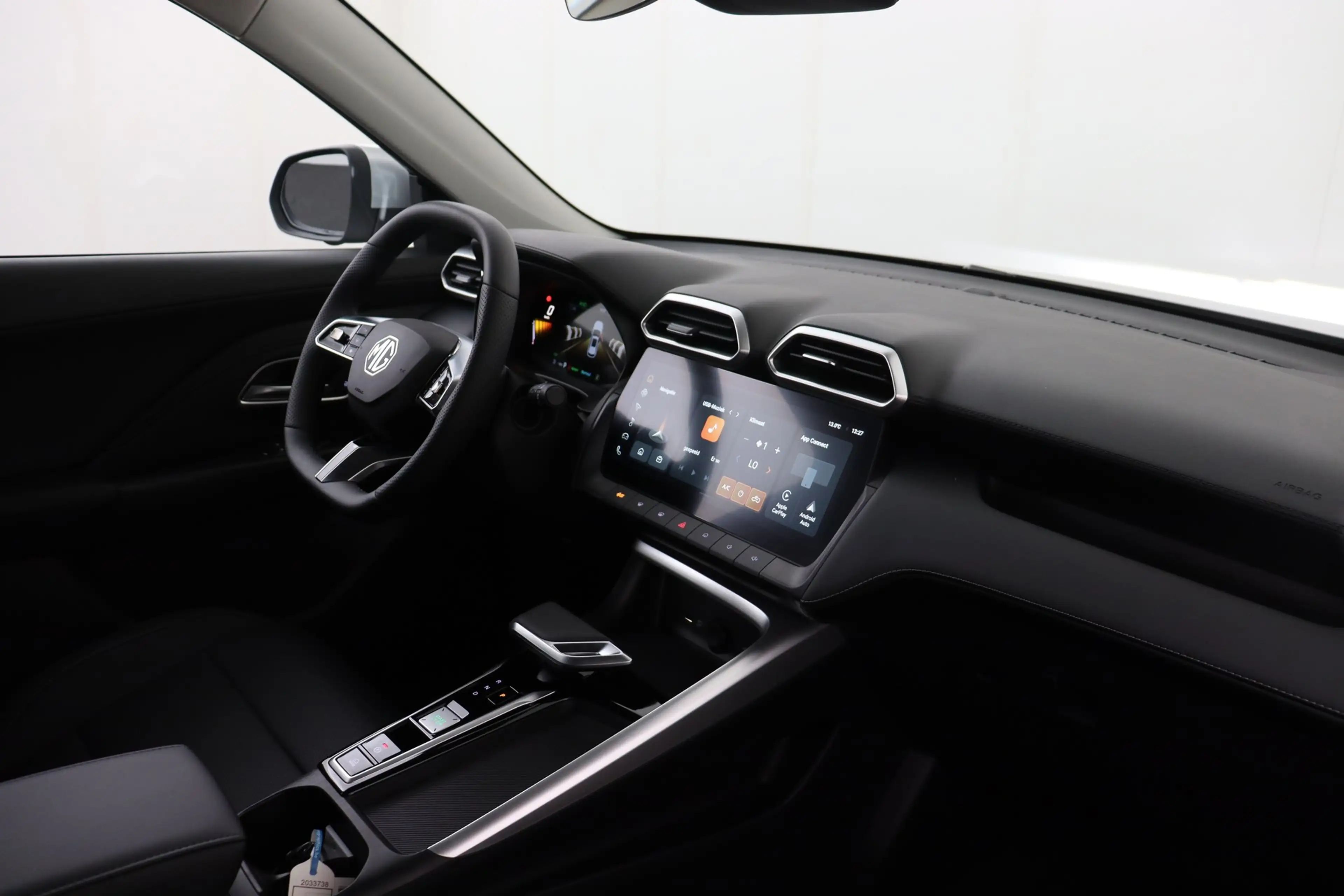 MG ZS 1.5 L LUXURY HYBRIDE + CARPLAY + GPS + CAMERA + PD — photo 11
