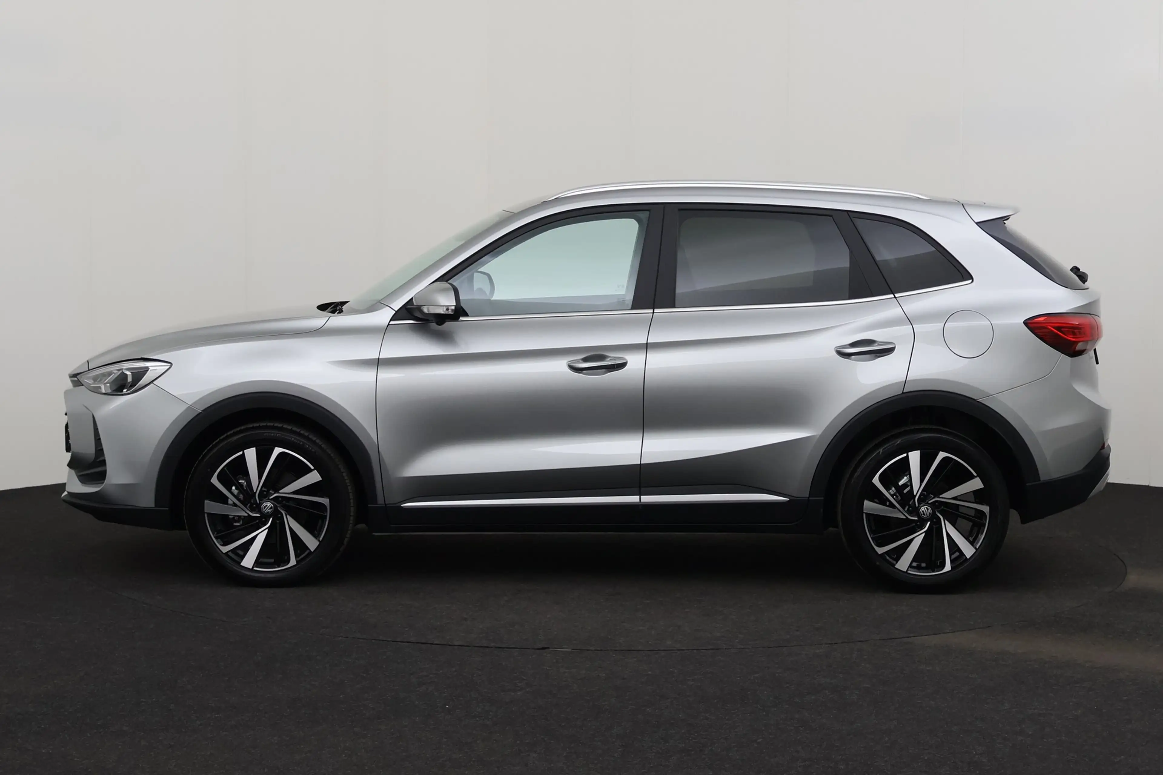 MG ZS 1.5 L LUXURY HYBRIDE + CARPLAY + GPS + CAMERA + PD — photo 2