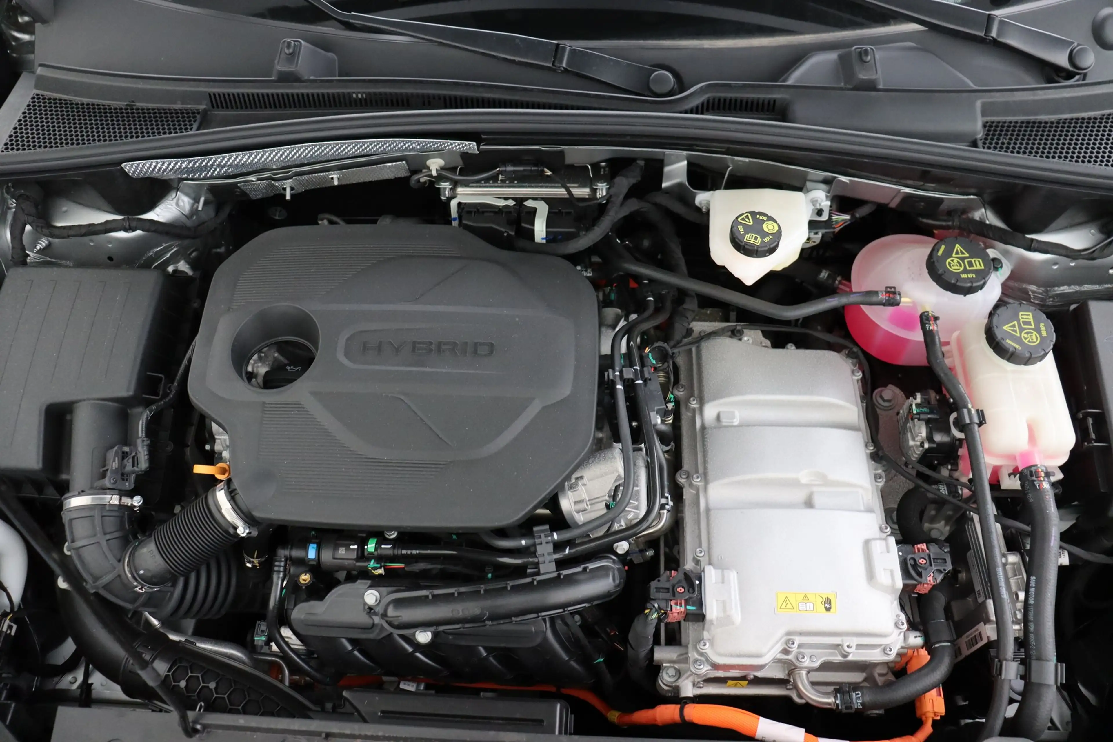 MG ZS 1.5 L LUXURY HYBRIDE + CARPLAY + GPS + CAMERA + PD — photo 14