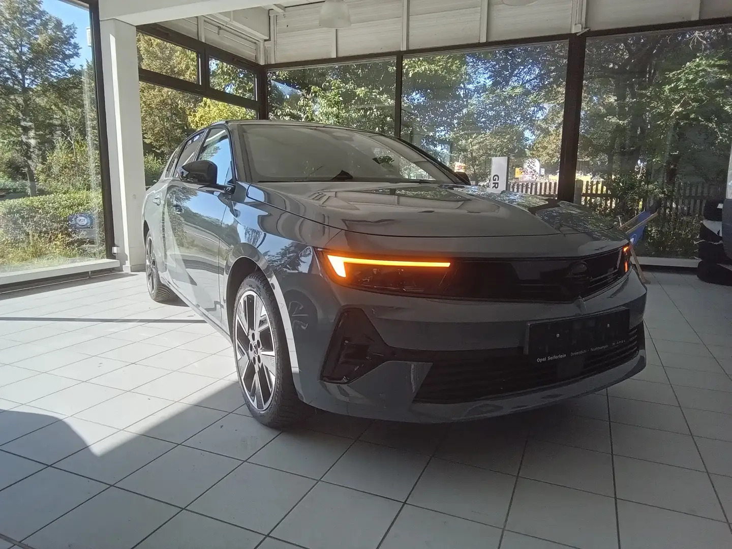 Opel Astra Electric GS Grijs - 1
