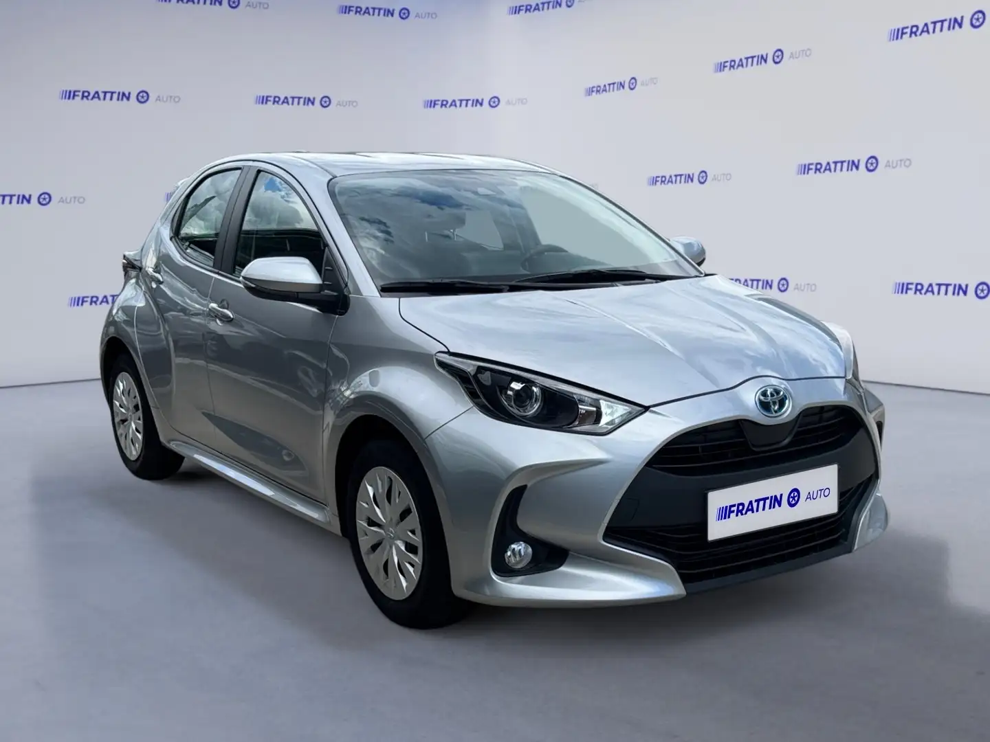 Toyota Yaris 1.5 Hybrid 5 porte Active Argent - 2