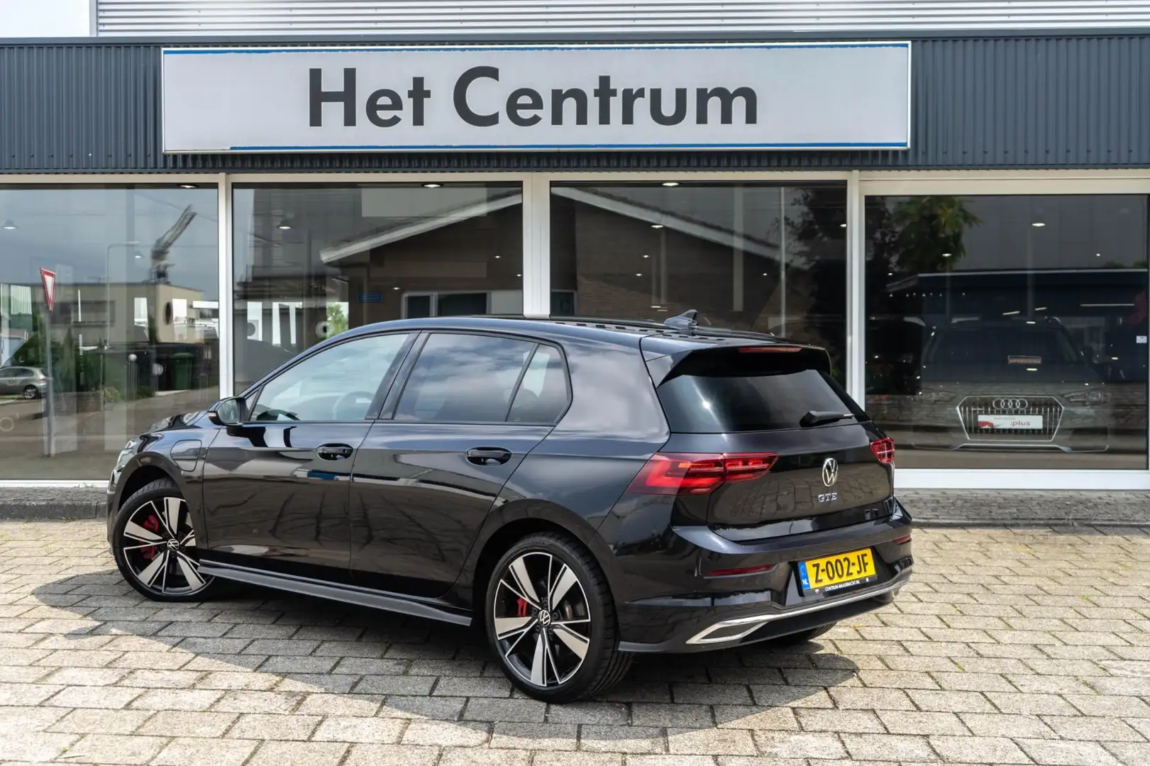 Volkswagen Golf GTE 1.4 eHybrid 245pk IQ Light/Matrix LED - Head Up - Zwart - 2