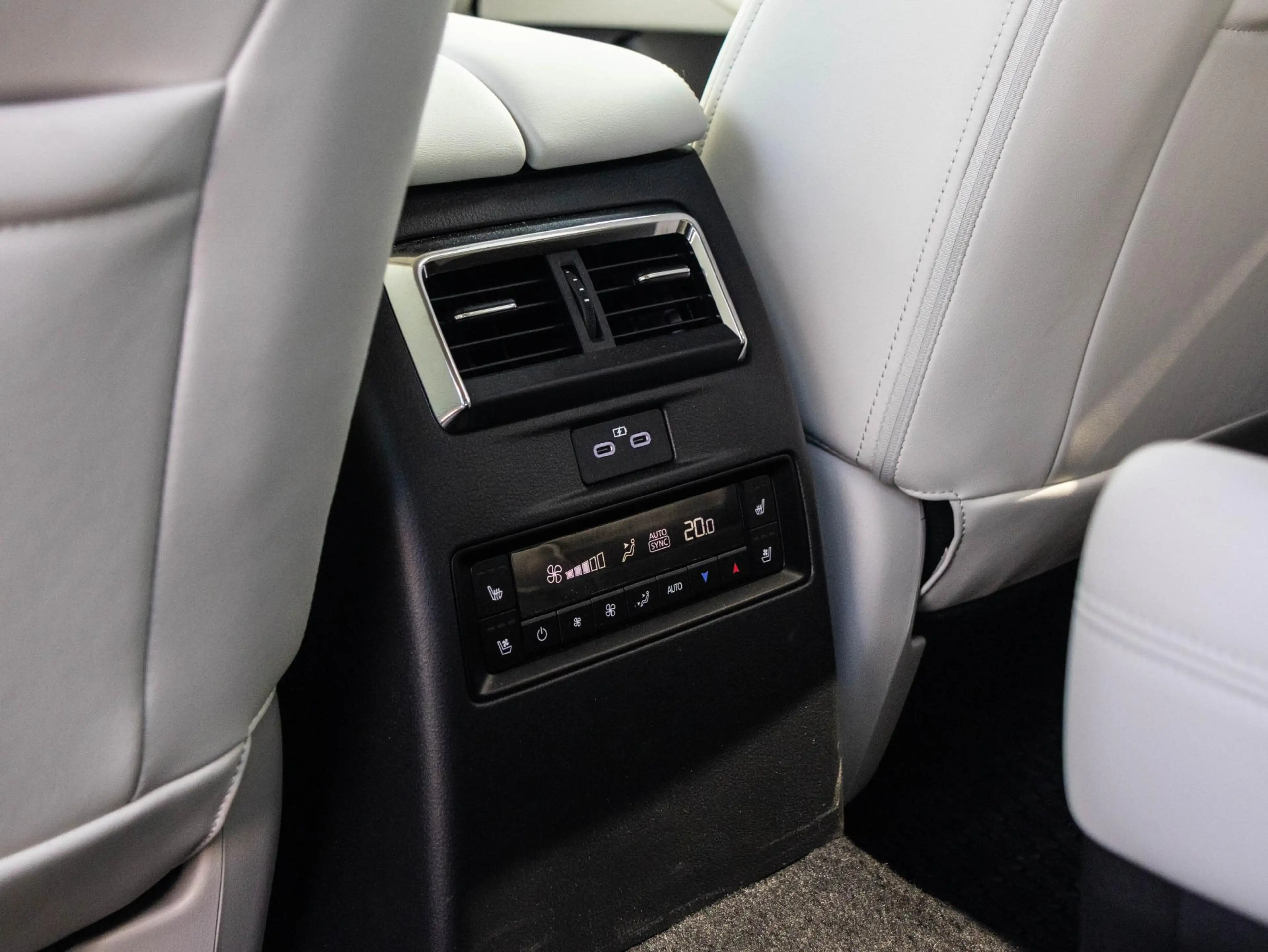 Mazda CX-80 2.5 e-SkyActiv PHEV Takumi Plus 6p. | Pano | Leder — photo 31
