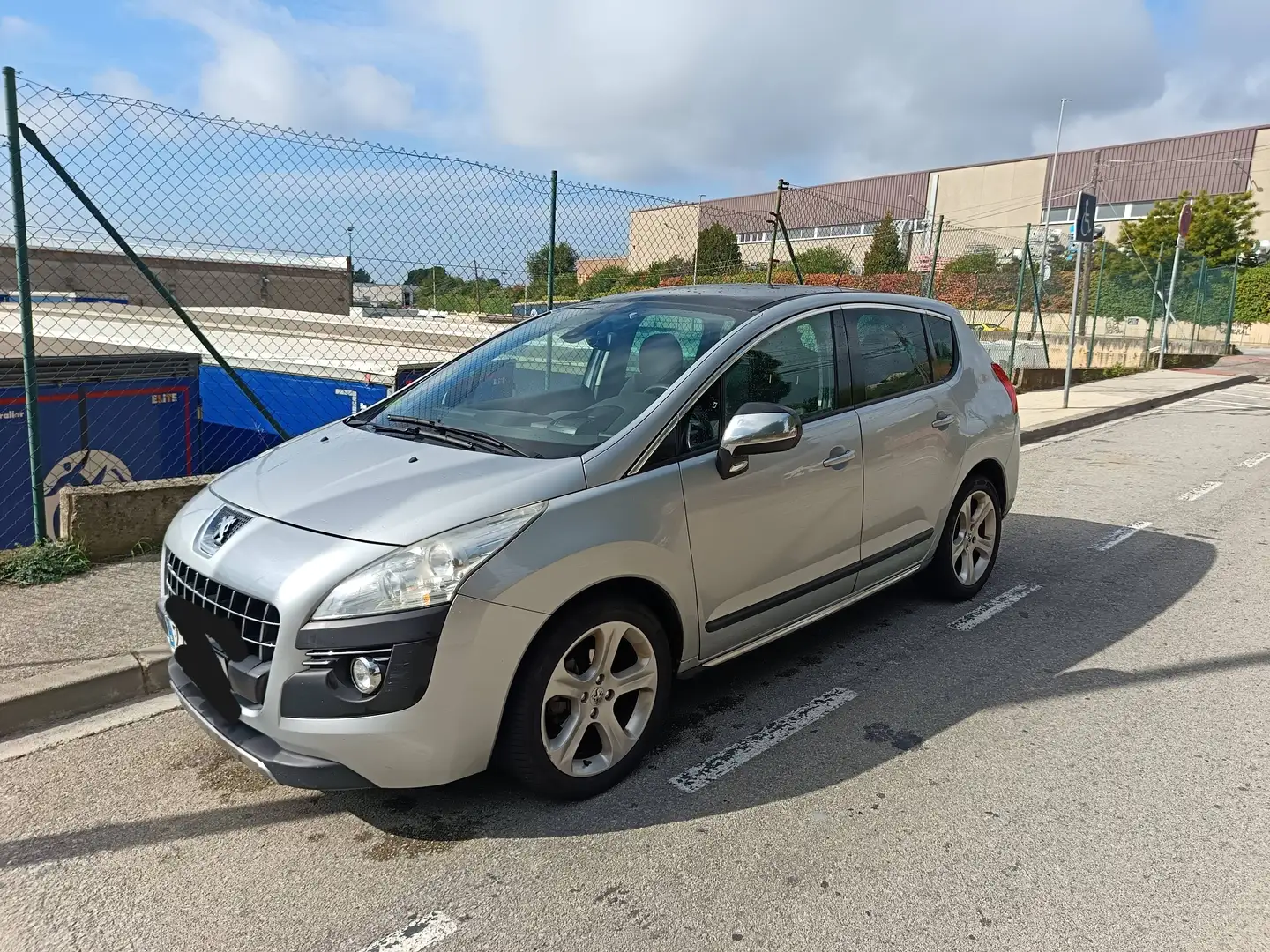 Peugeot 3008 Sport Pack 3008 1.6HDI FAP Sport Pack 112 Plateado - 2