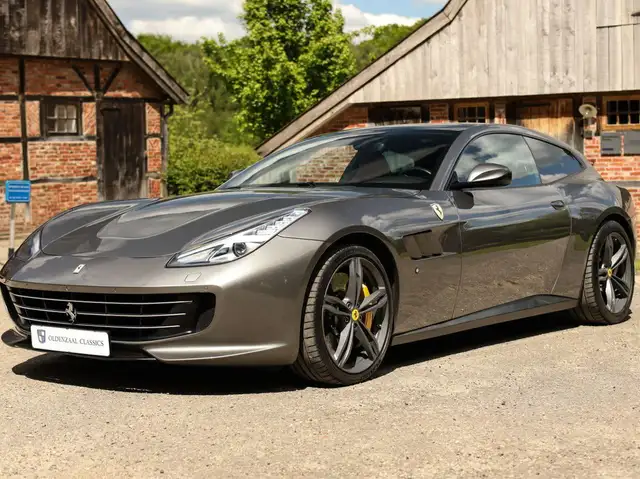 Ferrari GTC4 Lusso 6.3 V12