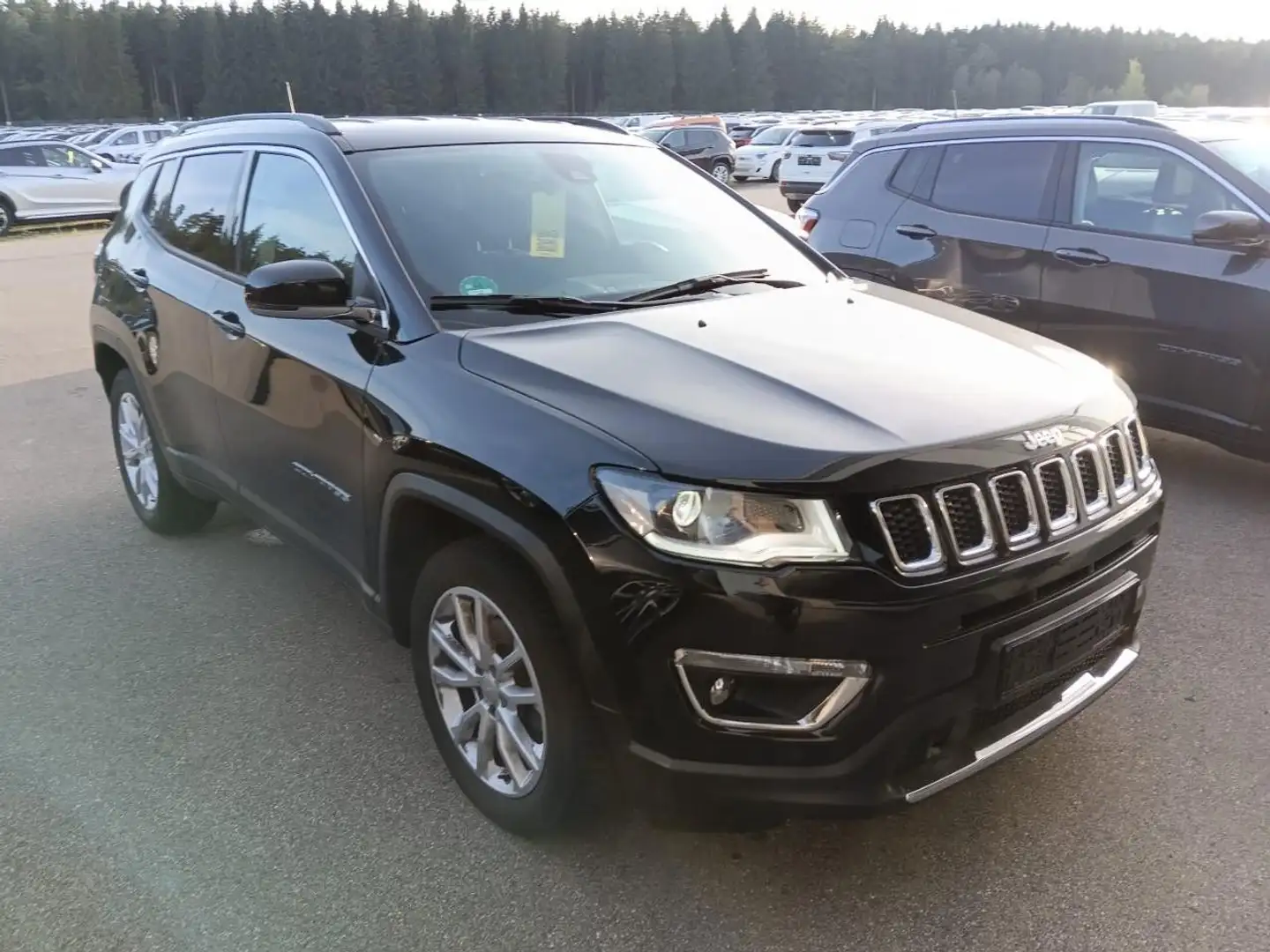 Jeep Compass Limited 1,3 TGDi NAV+KAM+XEN+ACC+CARPLAY Schwarz - 1