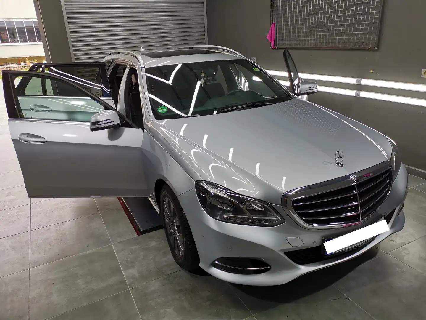 Mercedes-Benz E 220 E-Klasse T-Modell Diesel T CDI Elegance Silber - 1