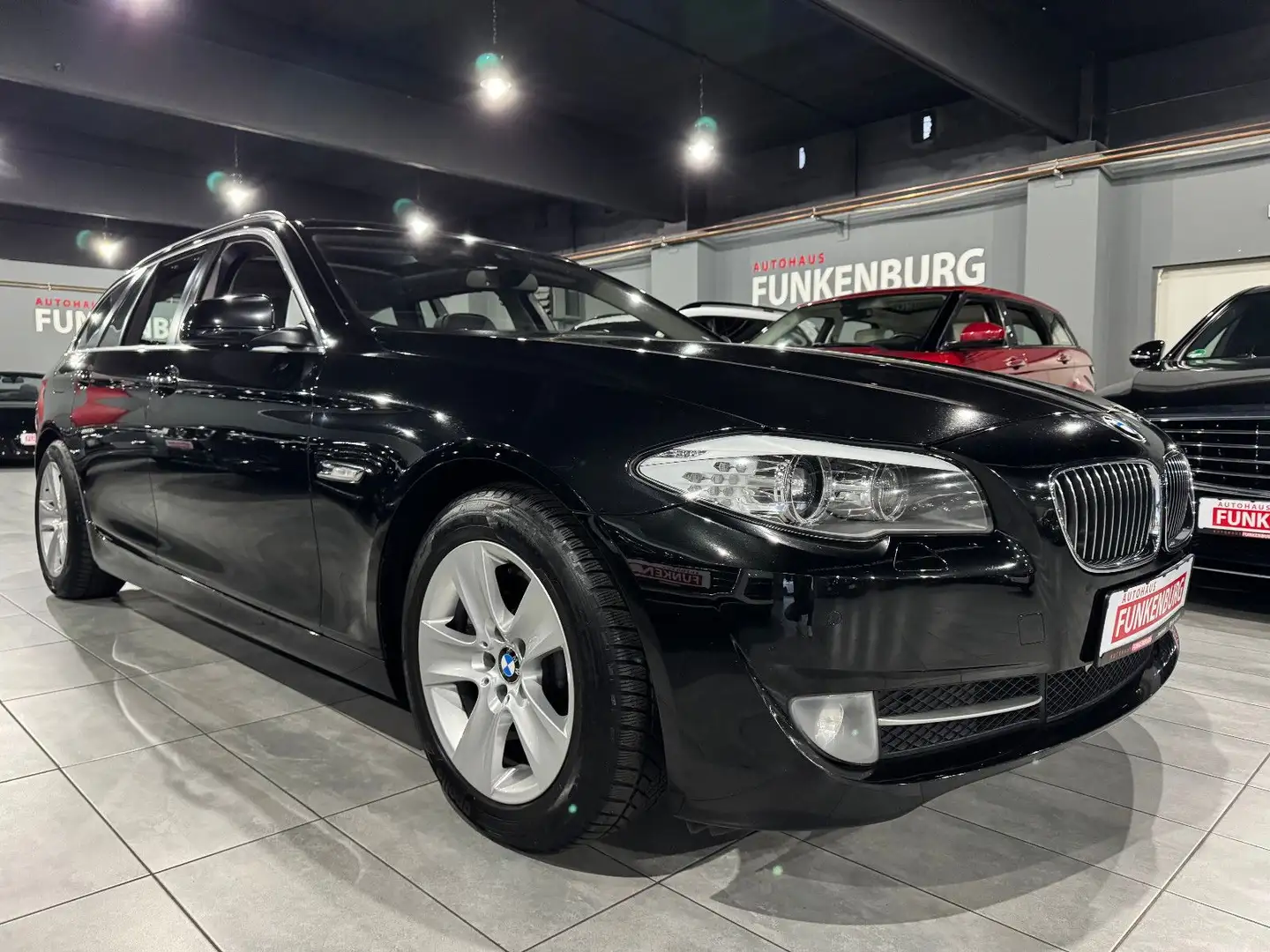 BMW 525 d PANO/HUD/STHZ/AUT/NAVI/LEDER/XENON/KAMERA Negro - 1