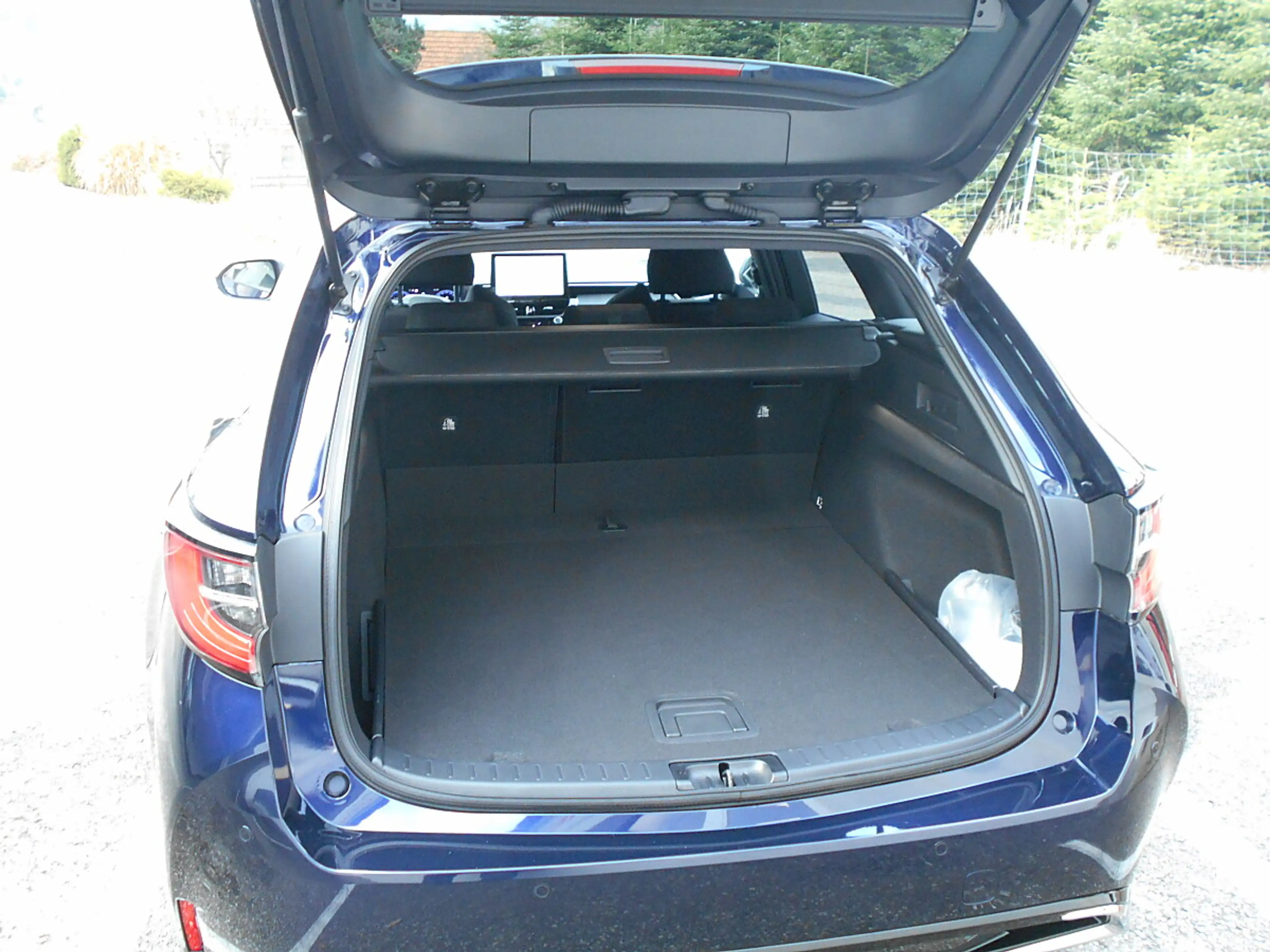 Suzuki Swace 1,8 HEV E-CVT Flash *Anhängerkupplung* — photo 5