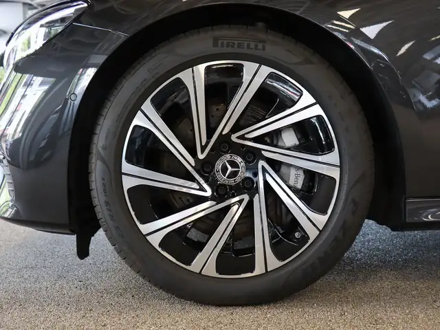Mercedes-Benz E-Class view 7