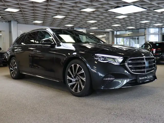 Mercedes-Benz E-Class view 3