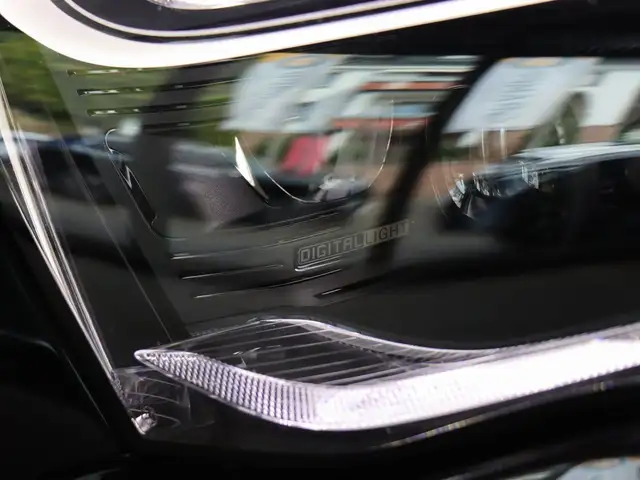 Mercedes-Benz E-Class view 8