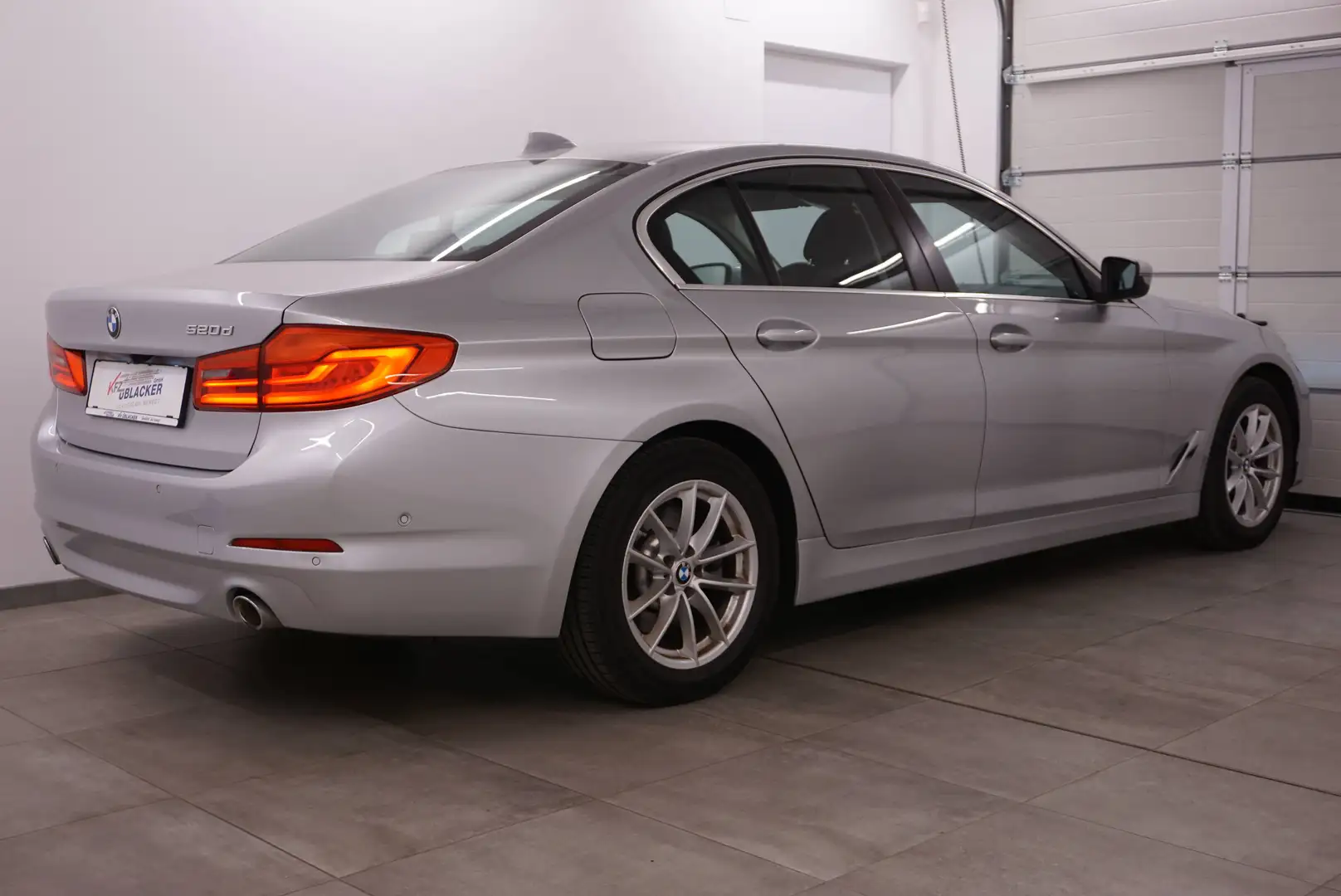 BMW 520 d Limousine // Abstandstempomat // Ambientebeleuchtung Grau - 2