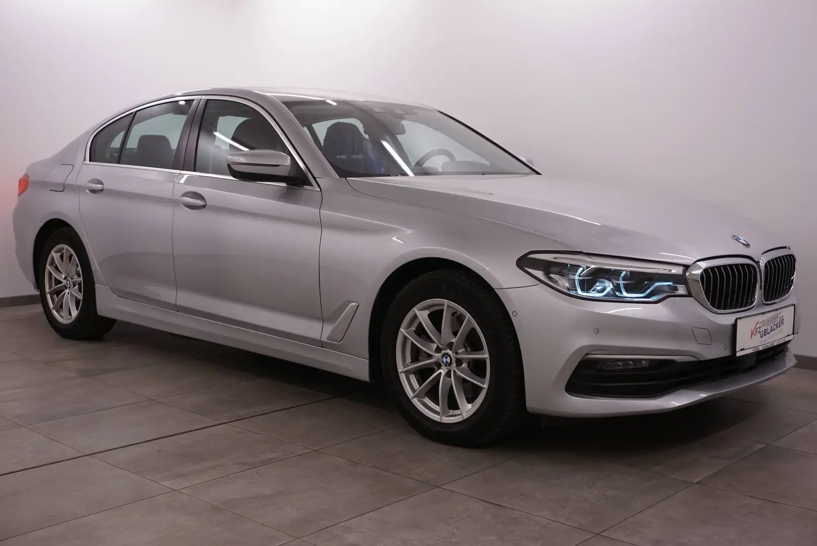BMW 520 d Limousine // Abstandstempomat // Ambientebeleuchtung Grau - 1